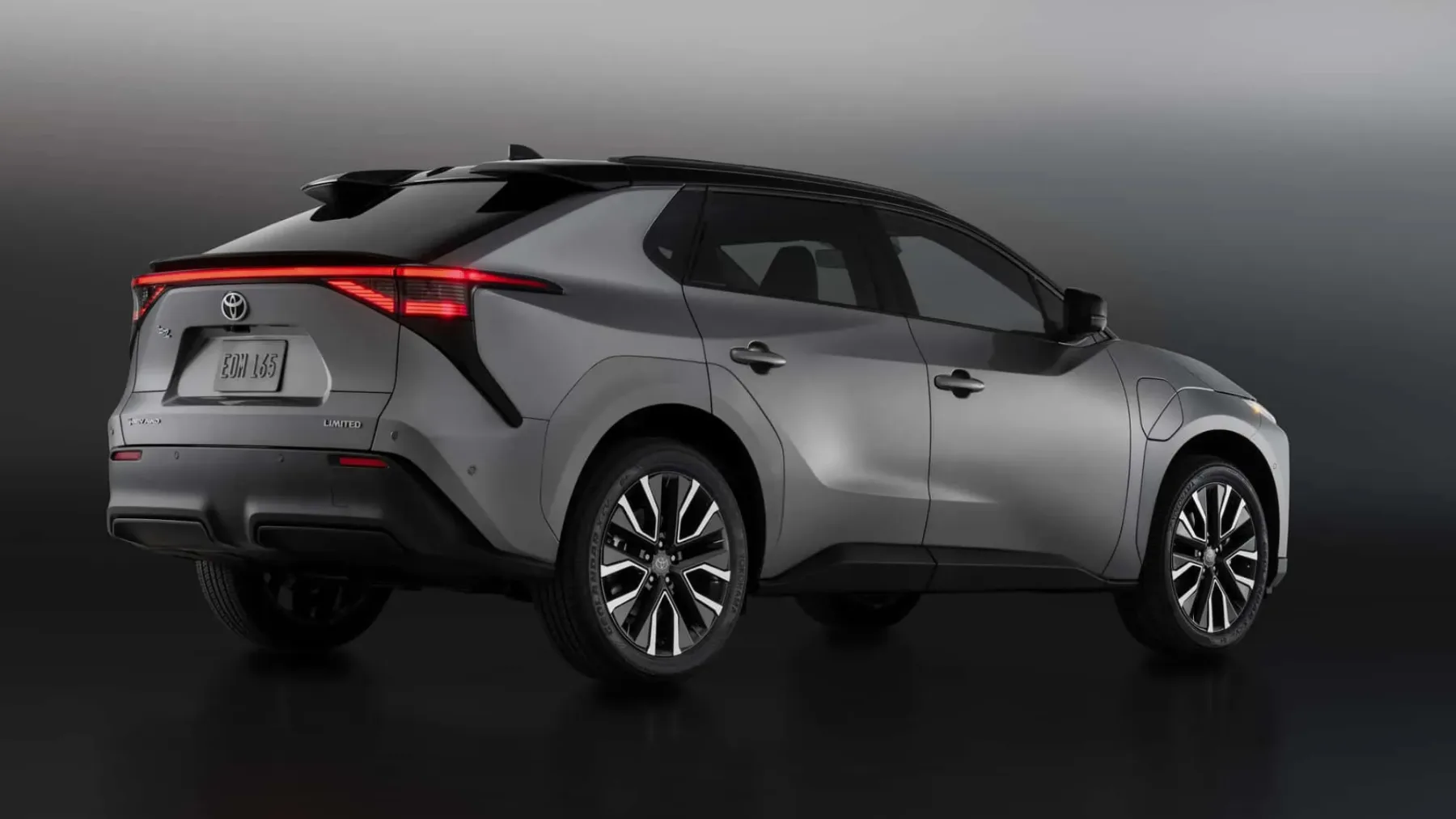 2026 Toyota bZ: Japonski električni comeback, ki ga nismo pričakovali (a ga morda končno želimo)