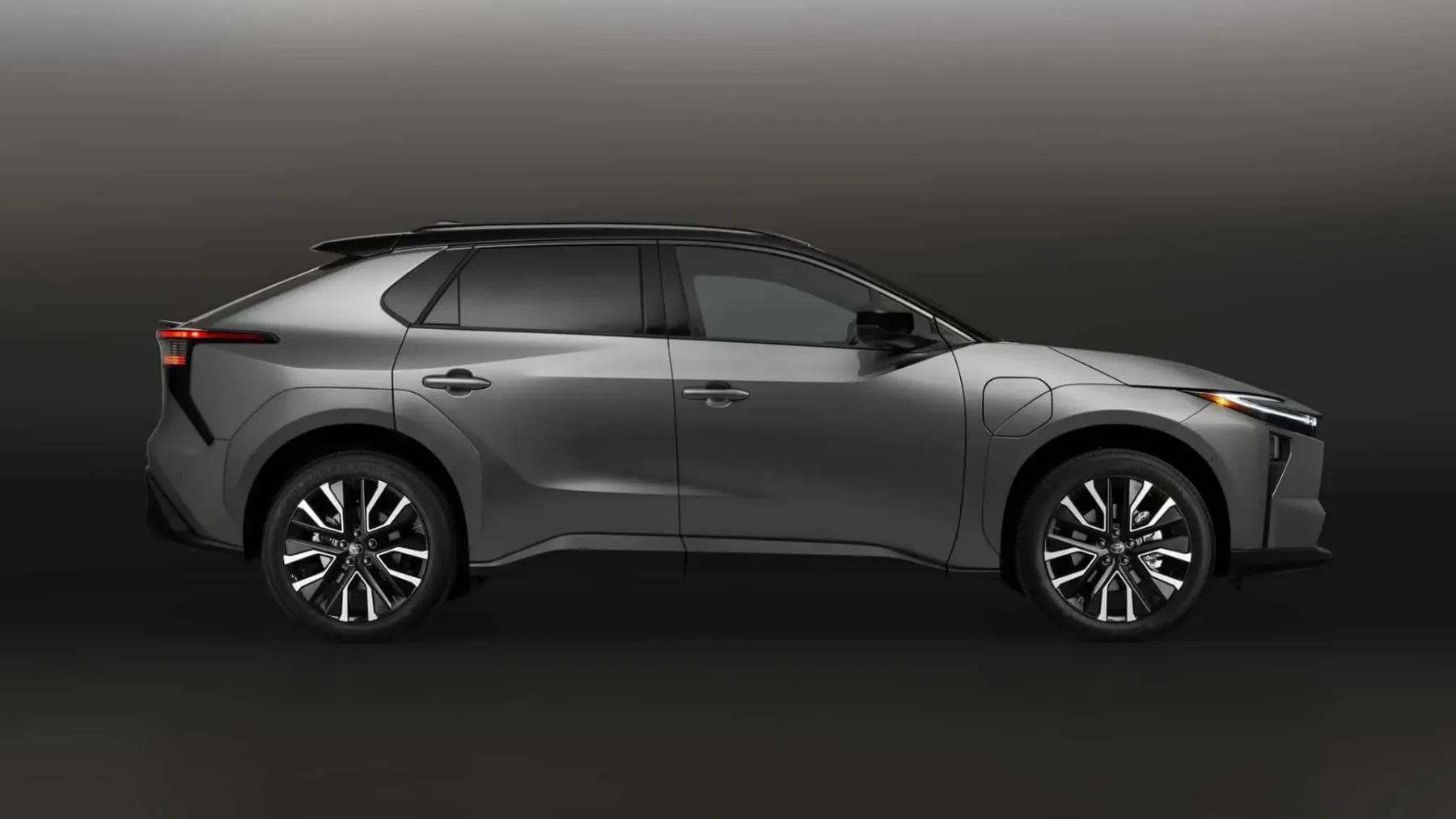 2026 Toyota bZ: Japonski električni comeback, ki ga nismo pričakovali (a ga morda končno želimo)