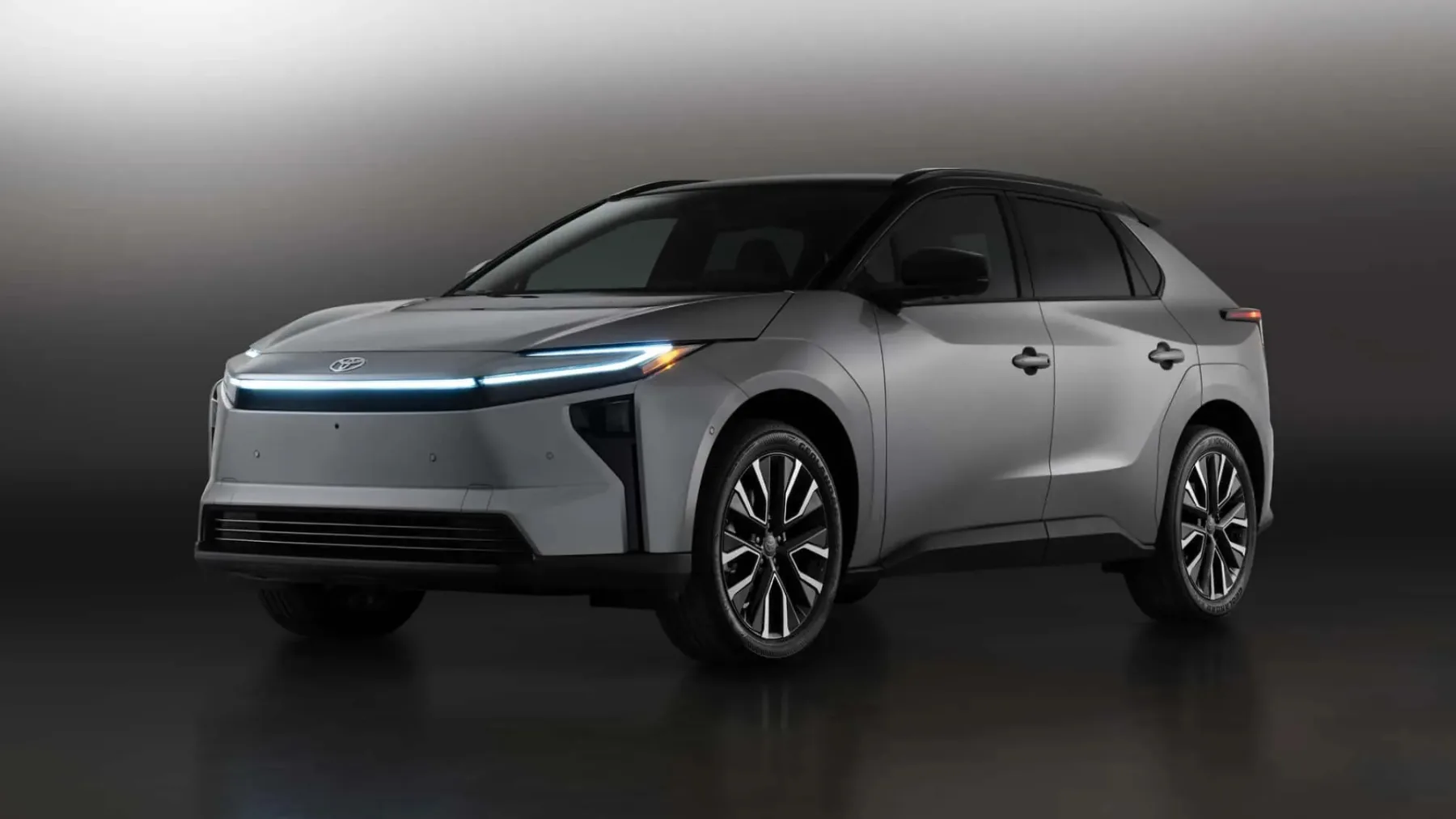 2026 Toyota bZ: Japonski električni comeback, ki ga nismo pričakovali (a ga morda končno želimo)