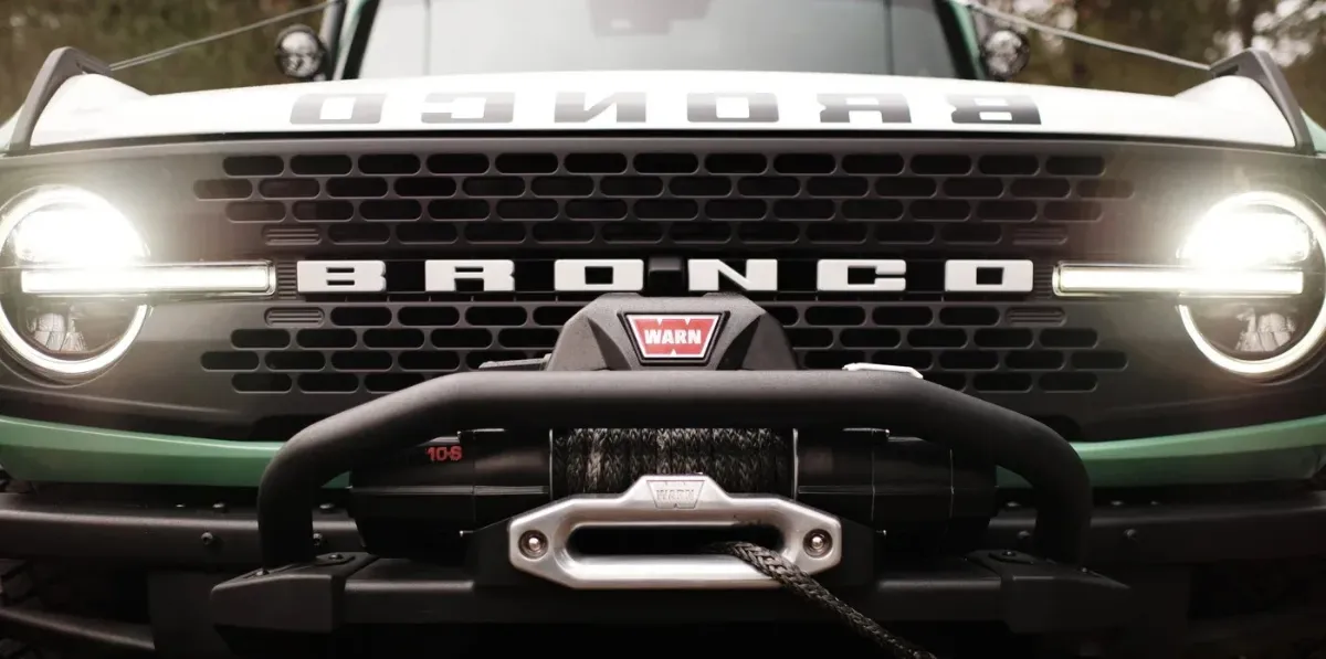 Ford Bronco Filson 2027 – sprednji pogled na premium terenec
