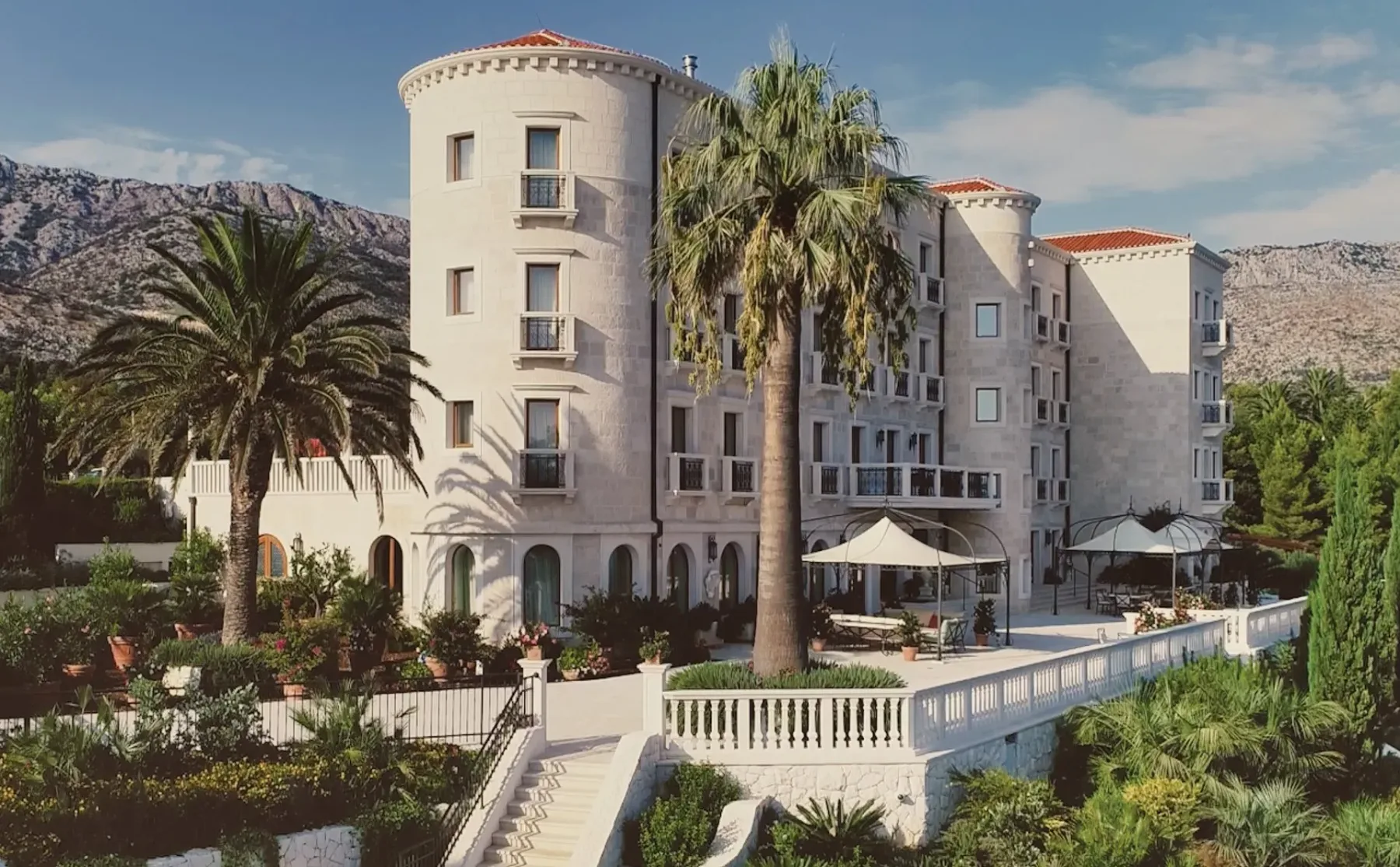 40.000 € za dopust 2025: TOP 5 najdražjih prestižnih vil na Hrvaškem + 1 hotel, kjer dopustujejo zvezdniki