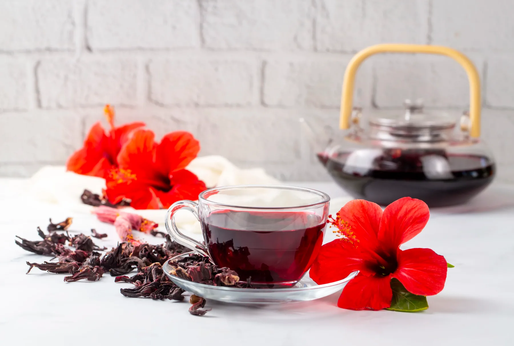 5 anti-aging čajev, ki delujejo kot naravni botoks: skrivnost mladostne kože v vsaki skodelici