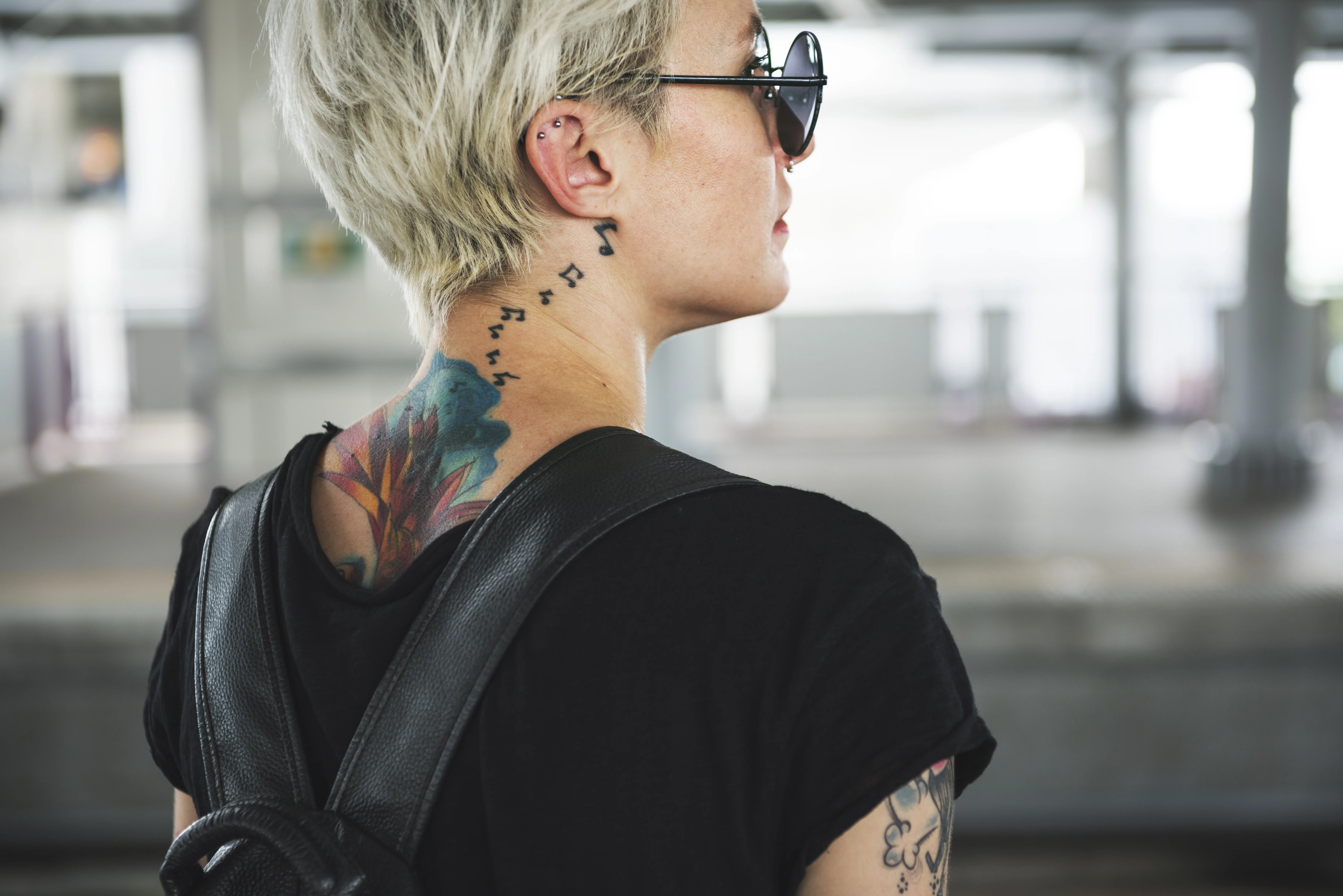 5 dejavnikov, ki uničujejo vaš tattoo: pravilna nega tetovaže je ključna