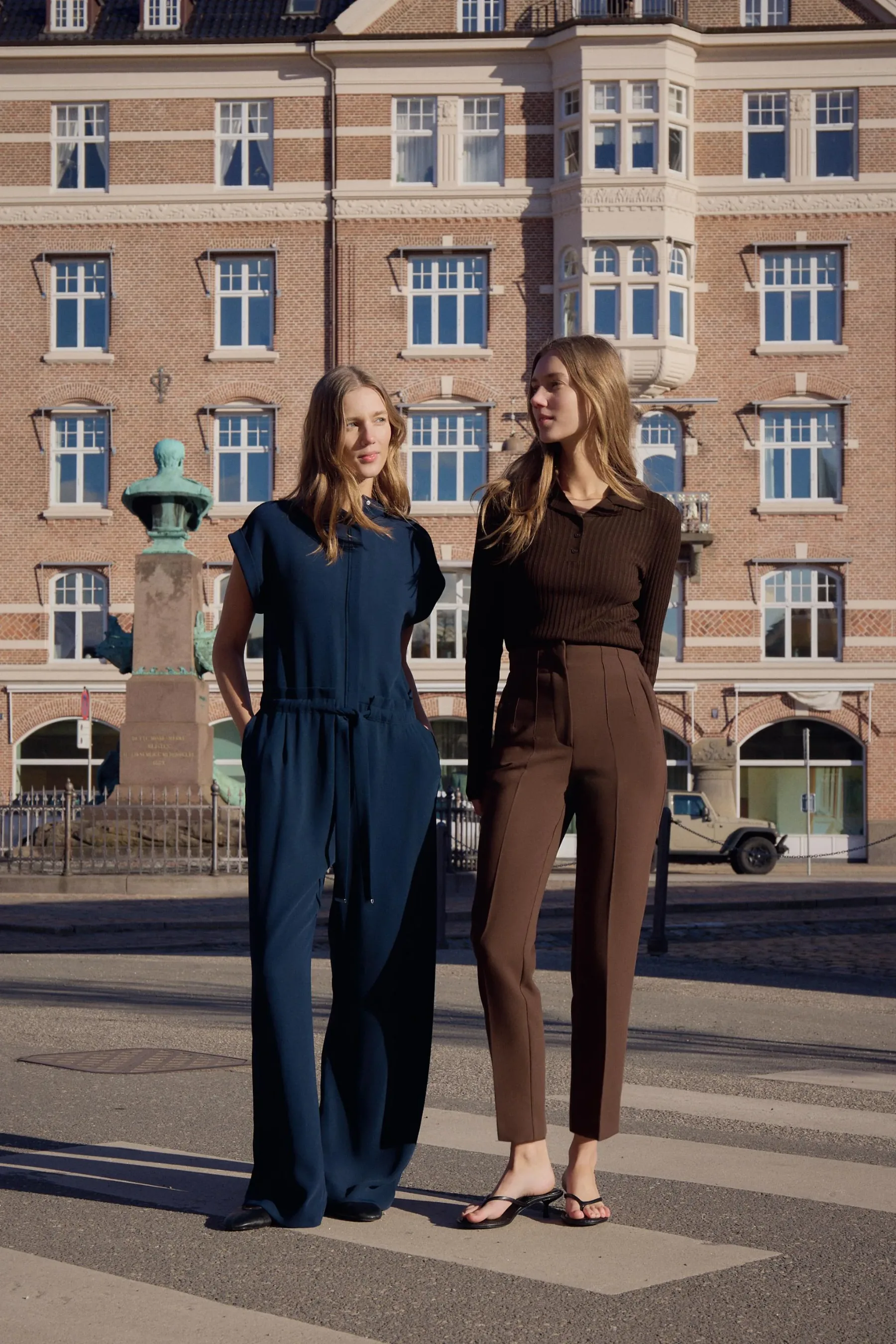 6 barvnih trendov za pomlad 2025, ki izžarevajo prestiž in eleganco – v njih vsi izgledajo fantastično