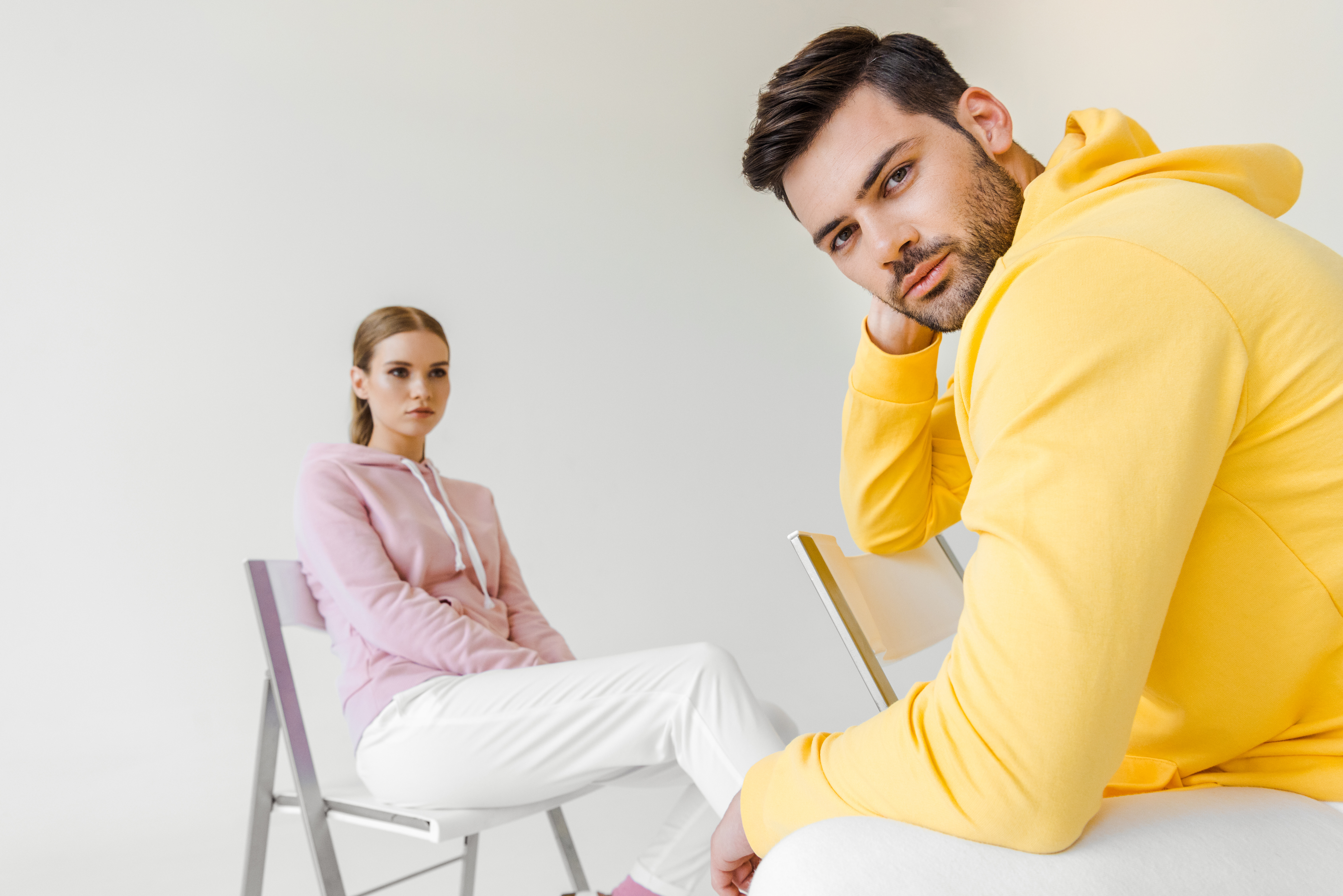 6 znakov, ki vam jasno kažejo, da vaš partner še ni prebolel bivše