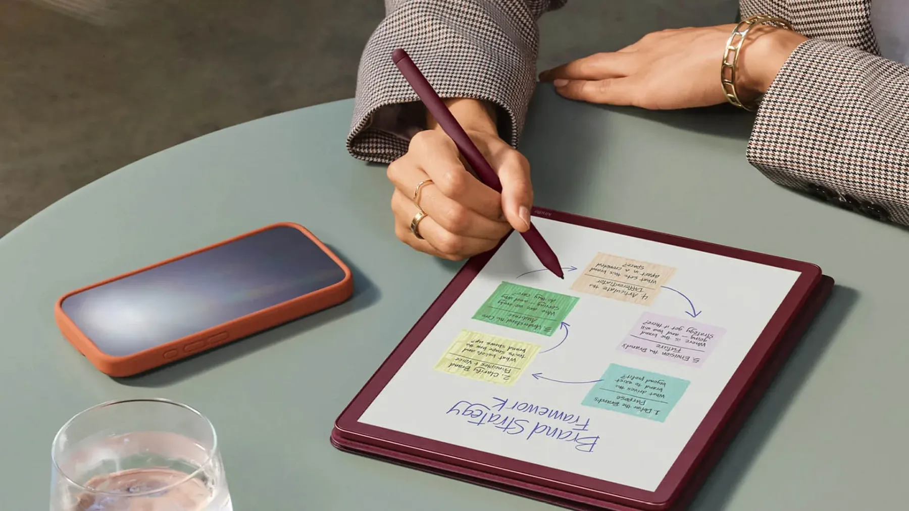 666 eur za novost, ki navdušuje: Amazon Kindle Scribe Colorsoft – barvna revolucija v svetu e-bralnikov