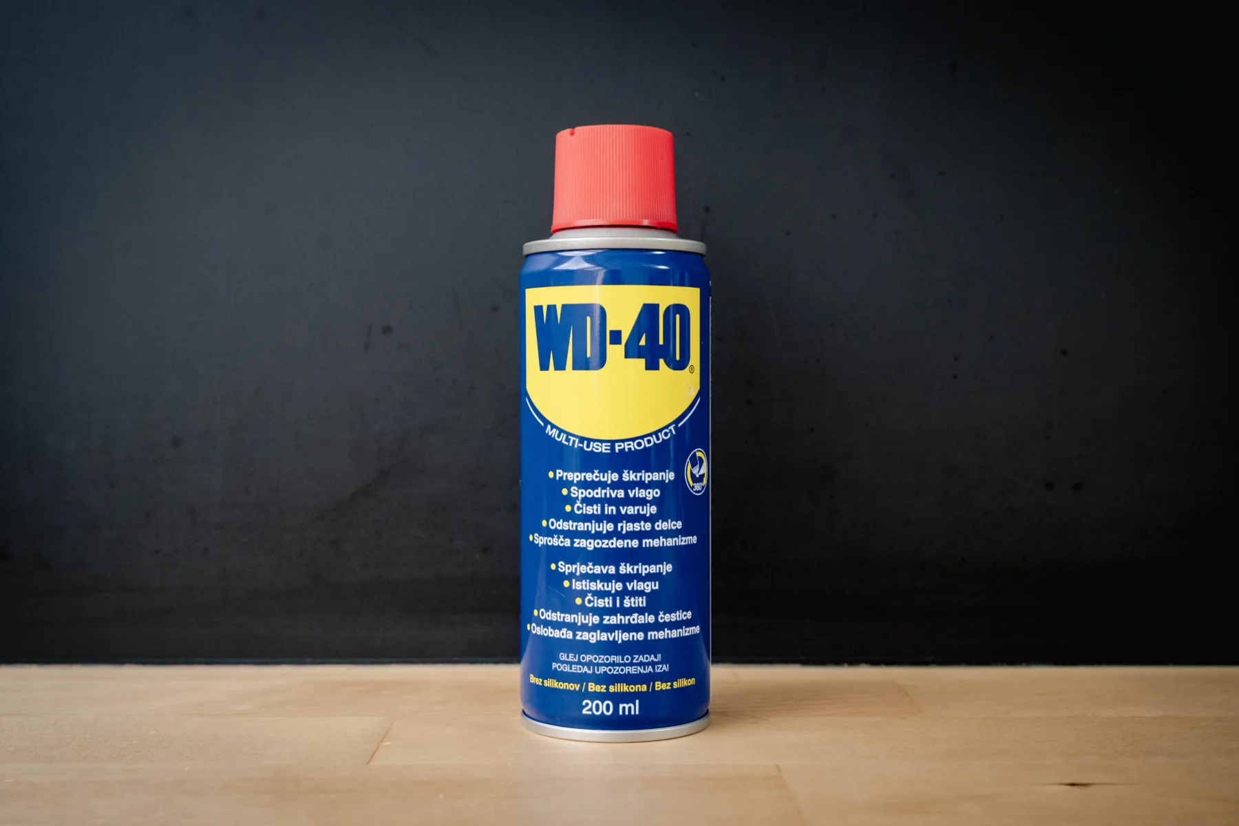 7 čudežnih načinov rabe WD-40, o katerih niste razmišljali (za te stvari tega sredstva nikoli ne bi uporabljali)