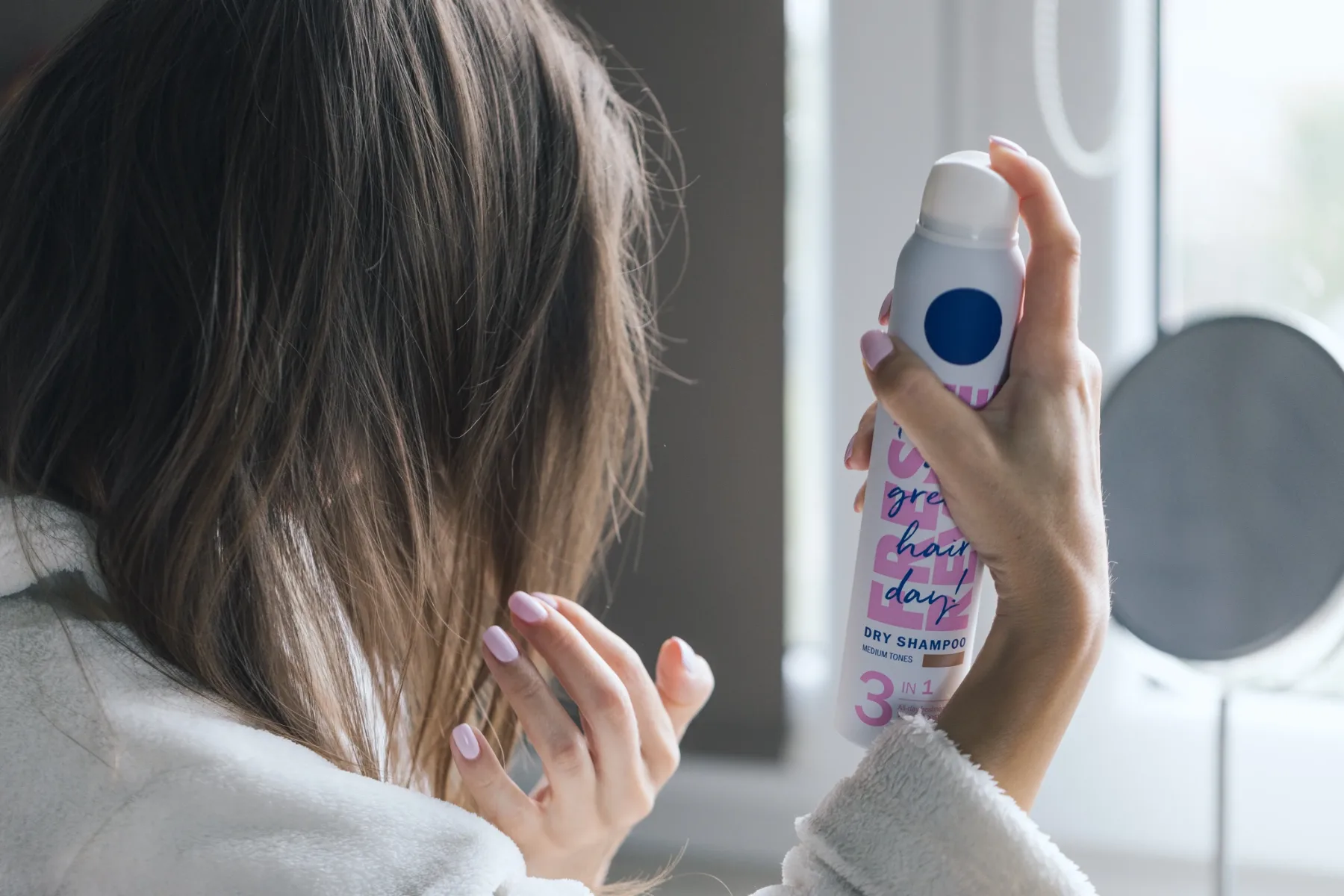 7 čudovitih frizur, ko imaš mastne lase – kako ‘bad hair day’ spremeniti v modni manifest