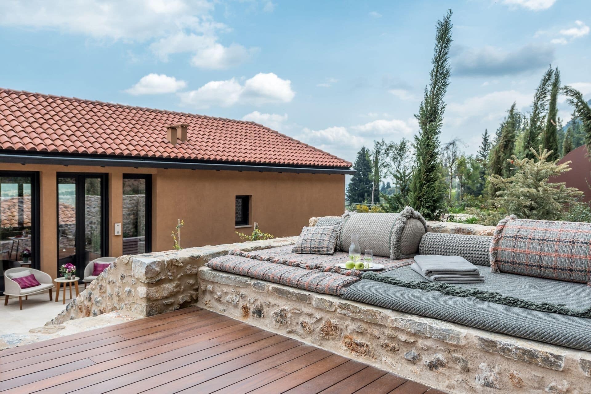 Euphoria Retreat, Mystras