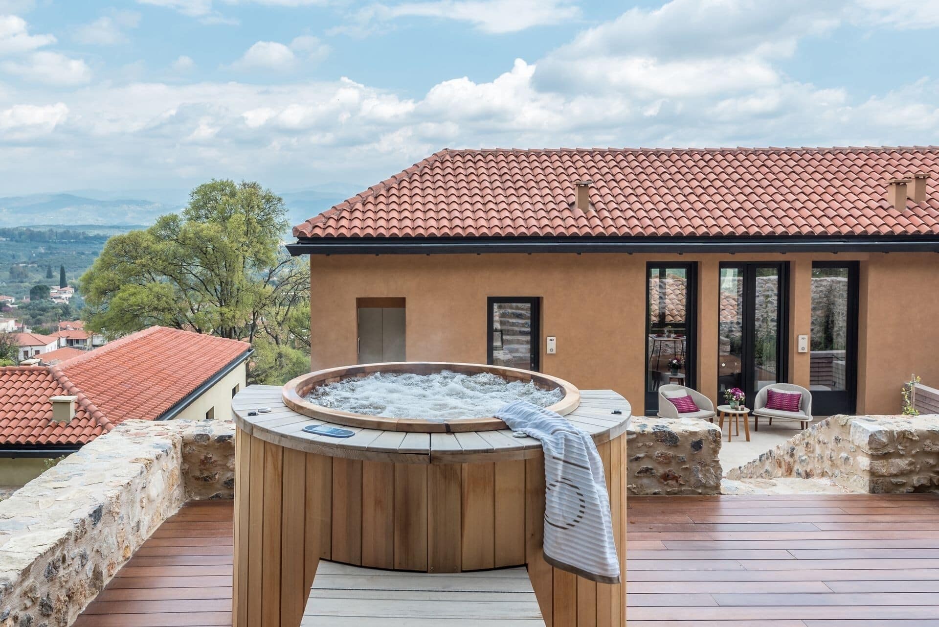 Euphoria Retreat, Mystras