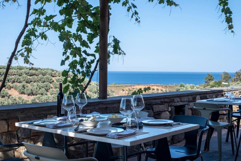Kinsterna Hotel
