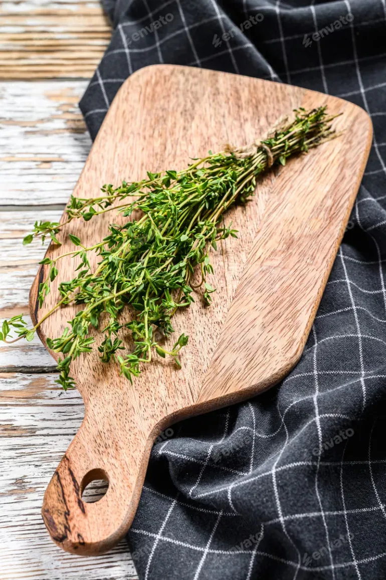 7x zelišča, ki rastejo v vodi bolje kot v zemlji: brez packarije – samo voda, svetloba in dobra volja