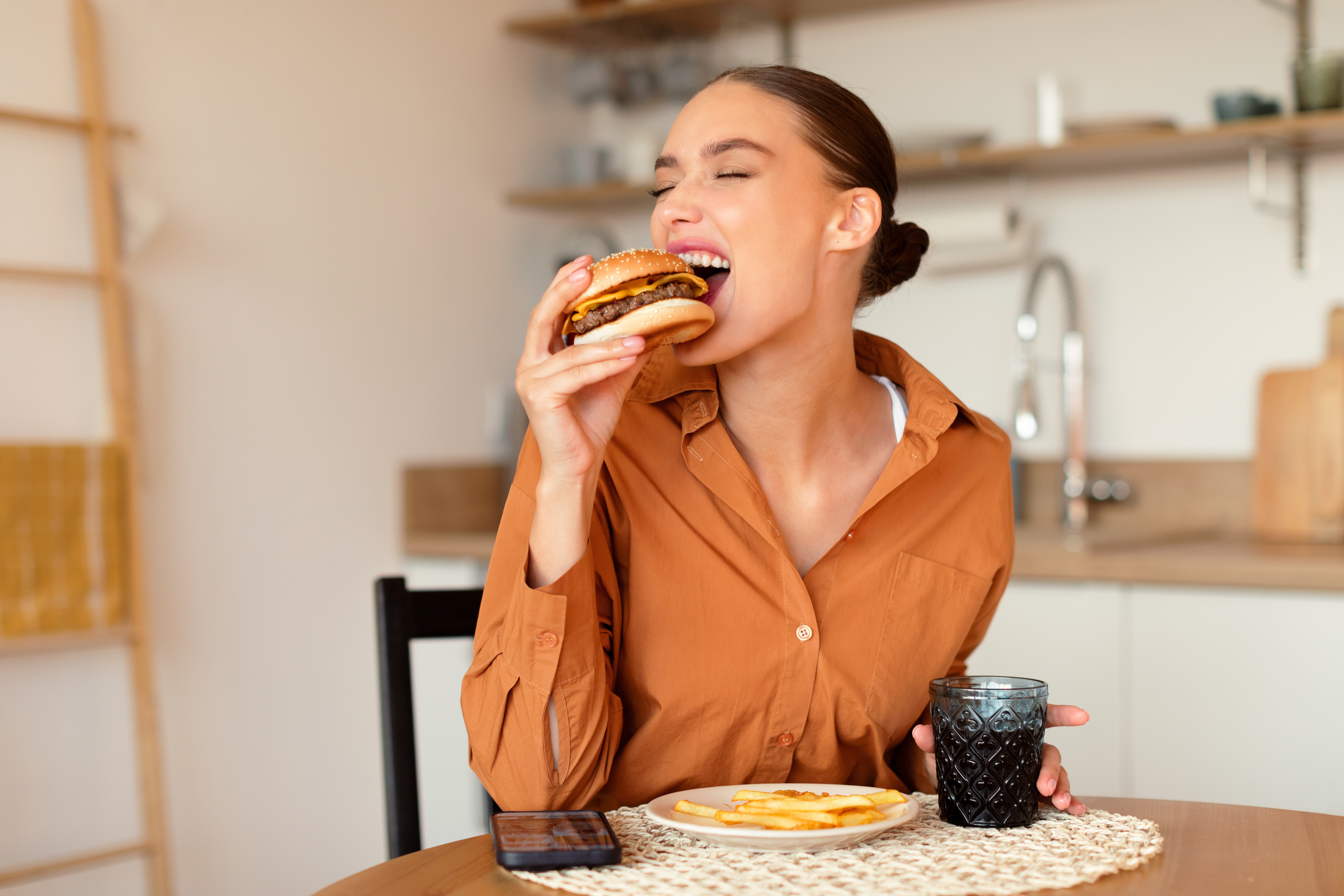 8 trikov, kako pretentati možgane, da si ne zaželijo “junk food”