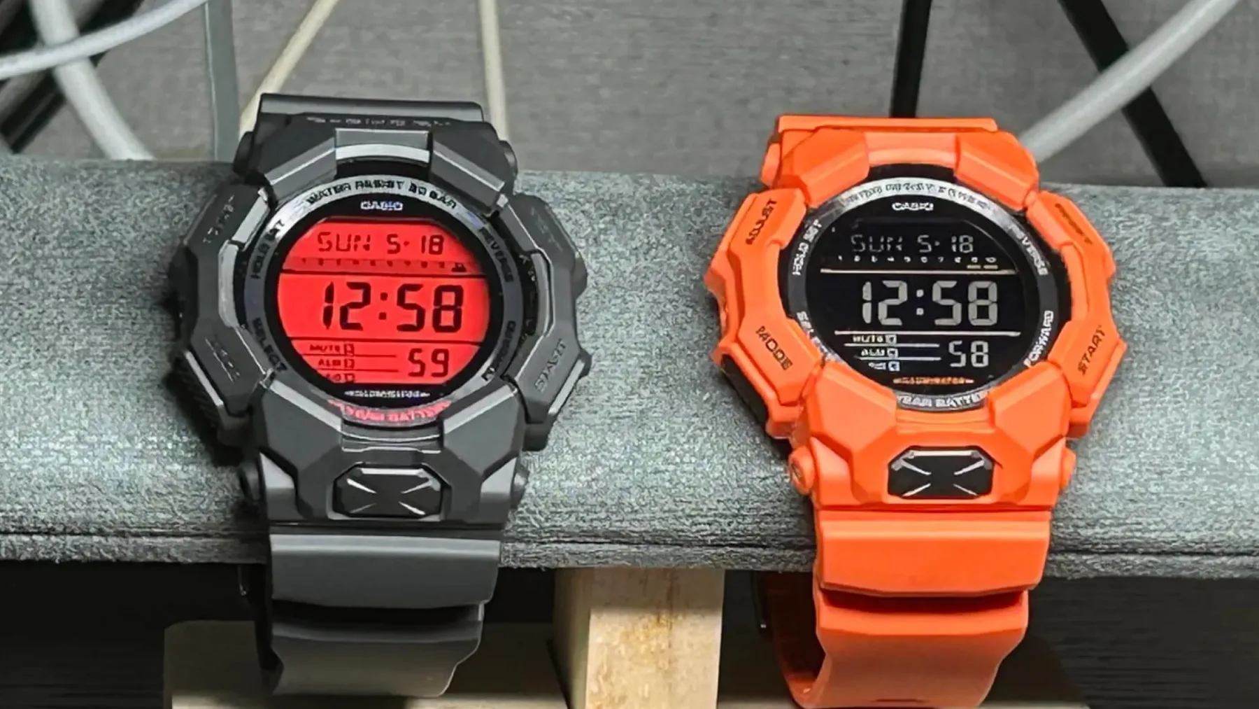99€ za legendarno Casio G-Shock GD-010BBR-1: črna moč z rdečim utripom – ujami jo do razprodaje