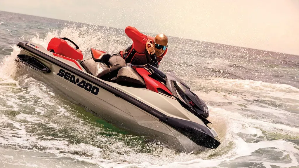 9x najboljši vodni skuterji za sezono 2026: rekreativni, športni ali potovalni torpedo