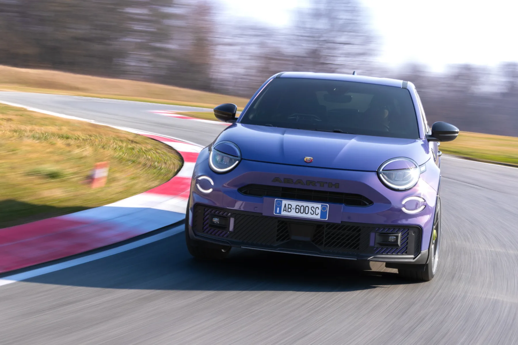Abarth 600e: Najmočnejši Abarth vseh časov – Električni škorpijon z 280 konjskimi močmi!