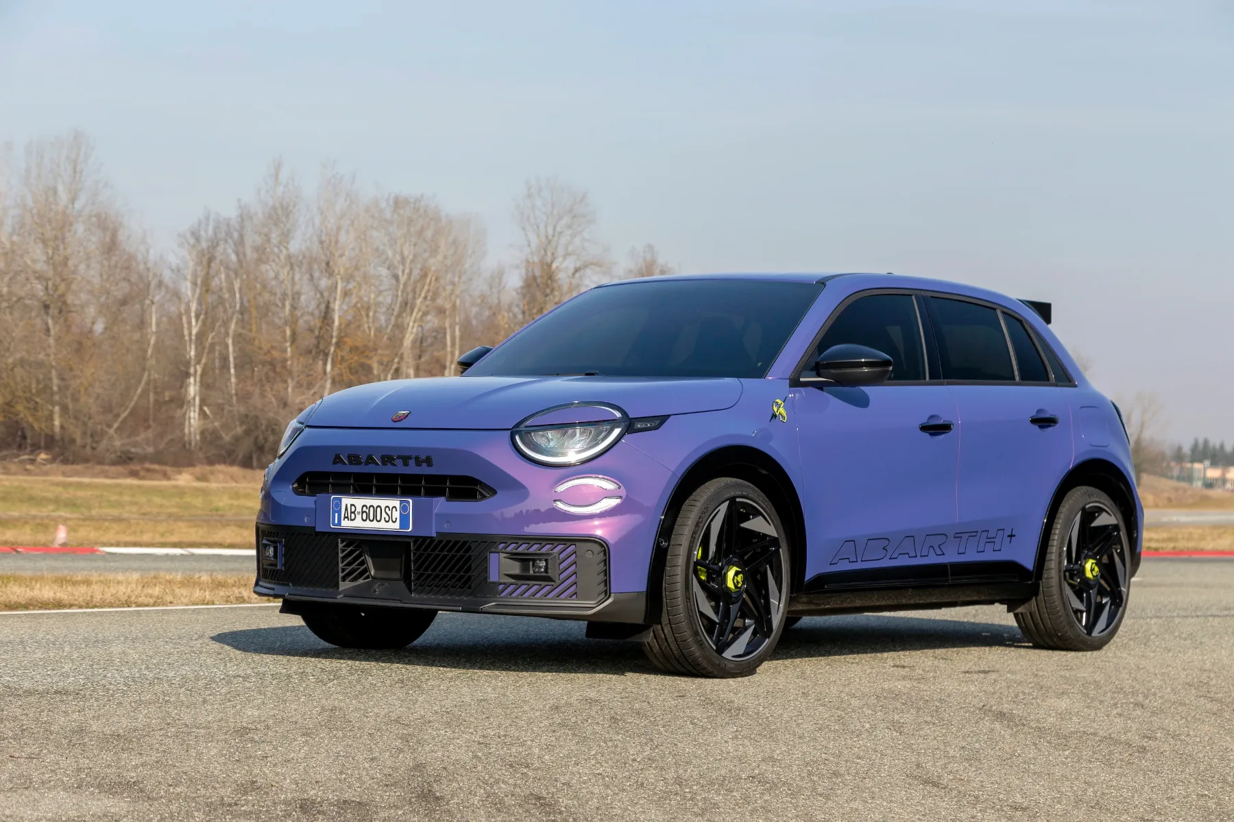 Abarth 600e: Najmočnejši Abarth vseh časov – Električni škorpijon z 280 konjskimi močmi!
