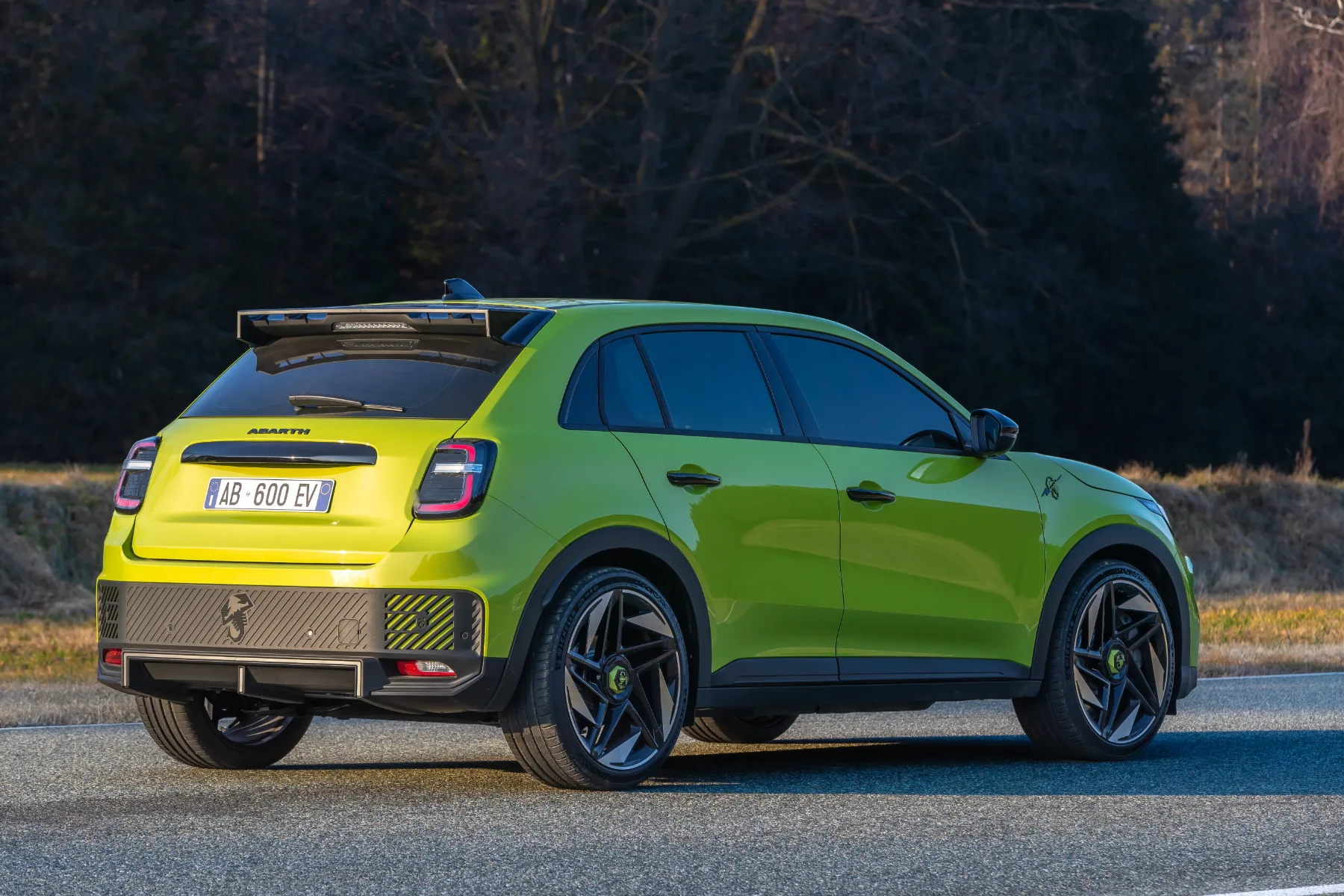 Abarth 600e: Najmočnejši Abarth vseh časov – Električni škorpijon z 280 konjskimi močmi!