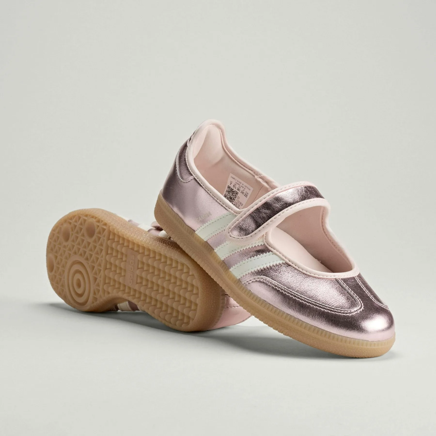 adidas Samba Mary Jane: Sijoča preobrazba kultne superge v baletno eleganco