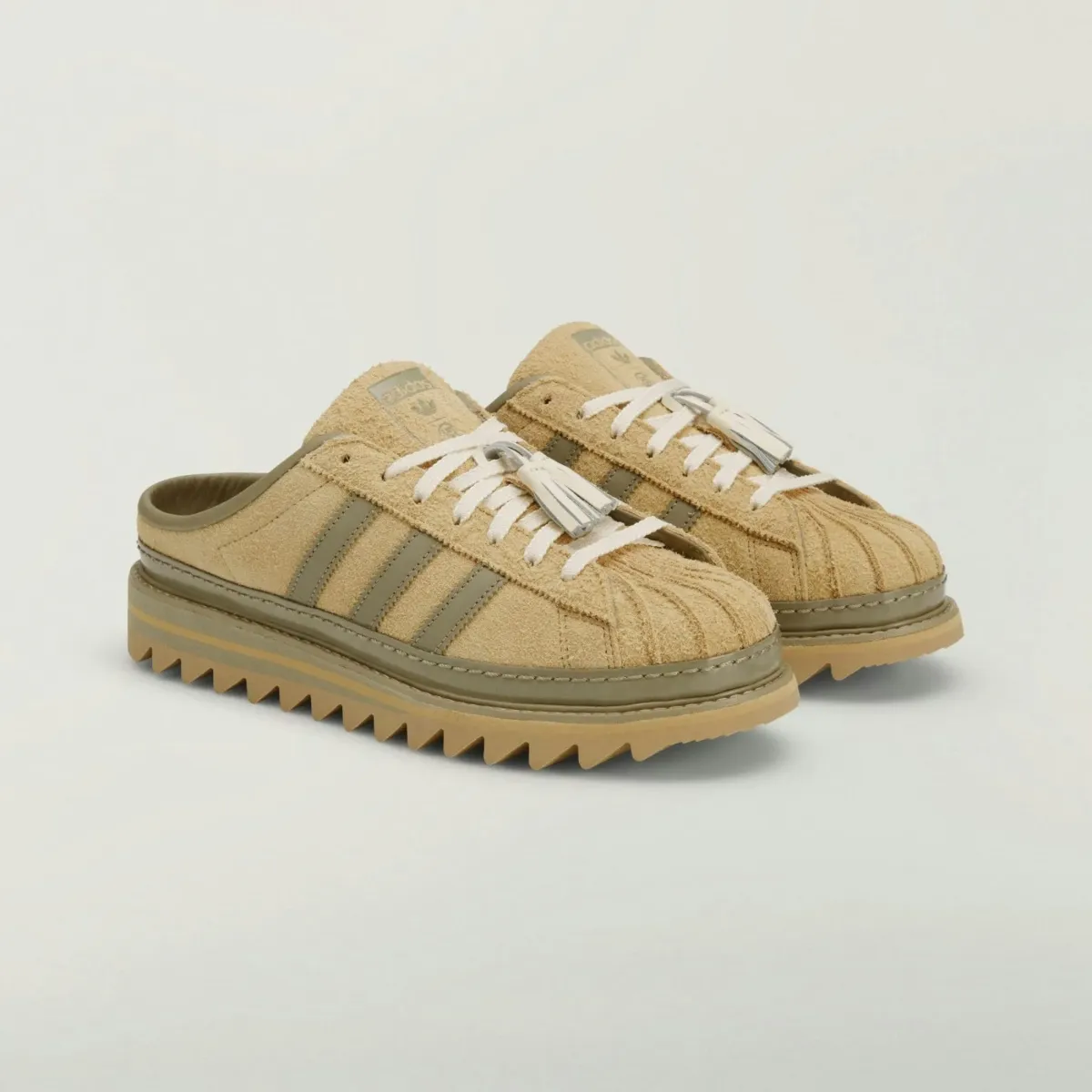 adidas Superstar v preobleki šik natikača: sodelovanje s CLOT briše meje med supergo in salonarjem – slika 4