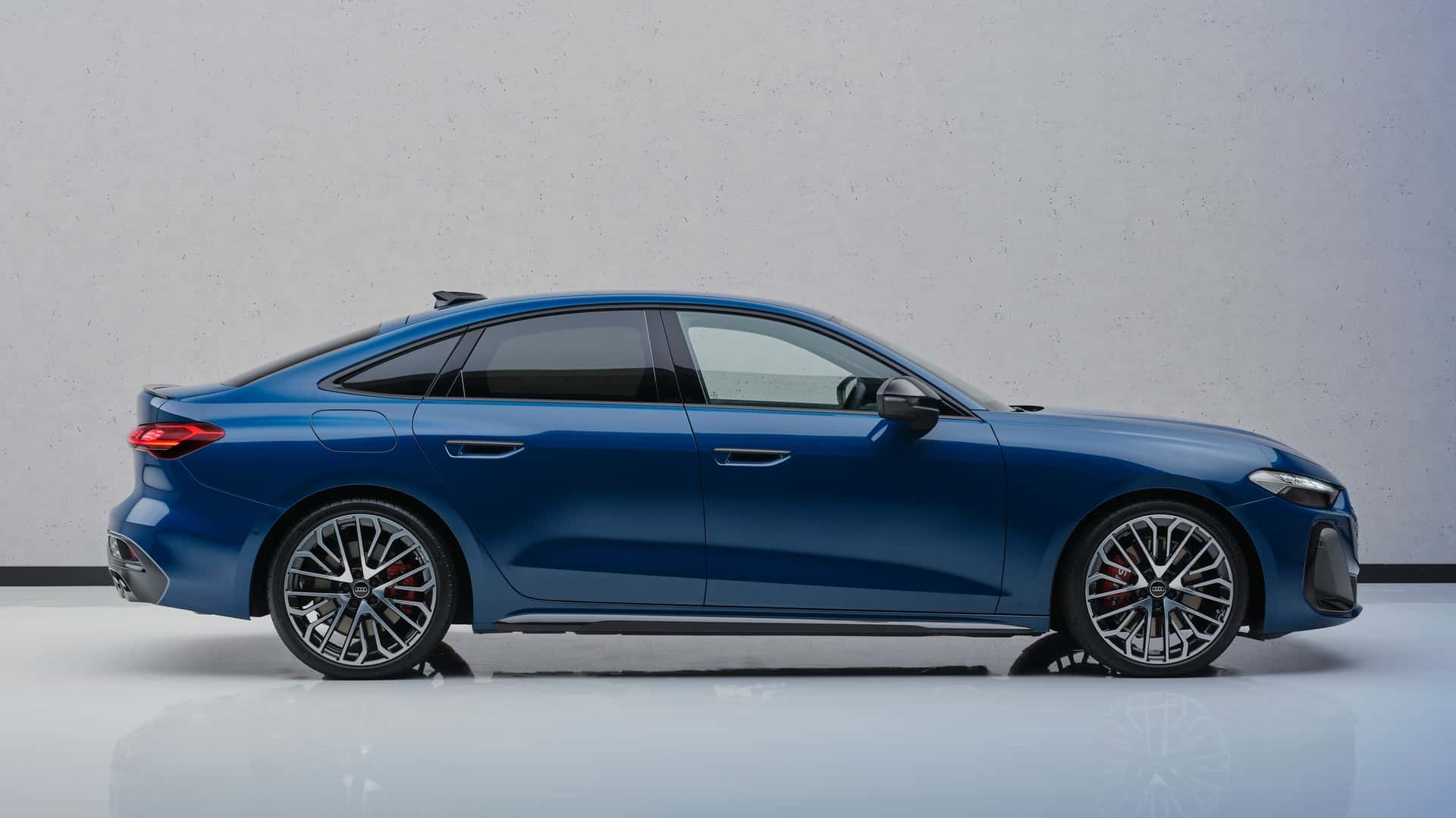 Adijo Audi A4, dobrodošel novi Audi A5: nova era izvrstnega kompaktnega avtomobila