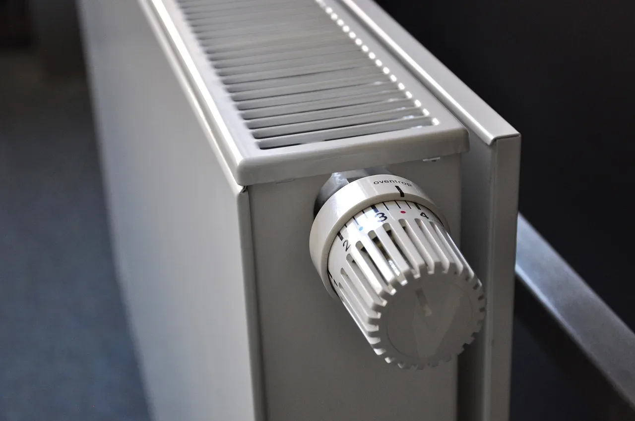 Adijo, visoki računi za ogrevanje! Razkrivamo, kaj pomenijo številke na radiatorskem ventilu in kako vam lahko prihranijo denar