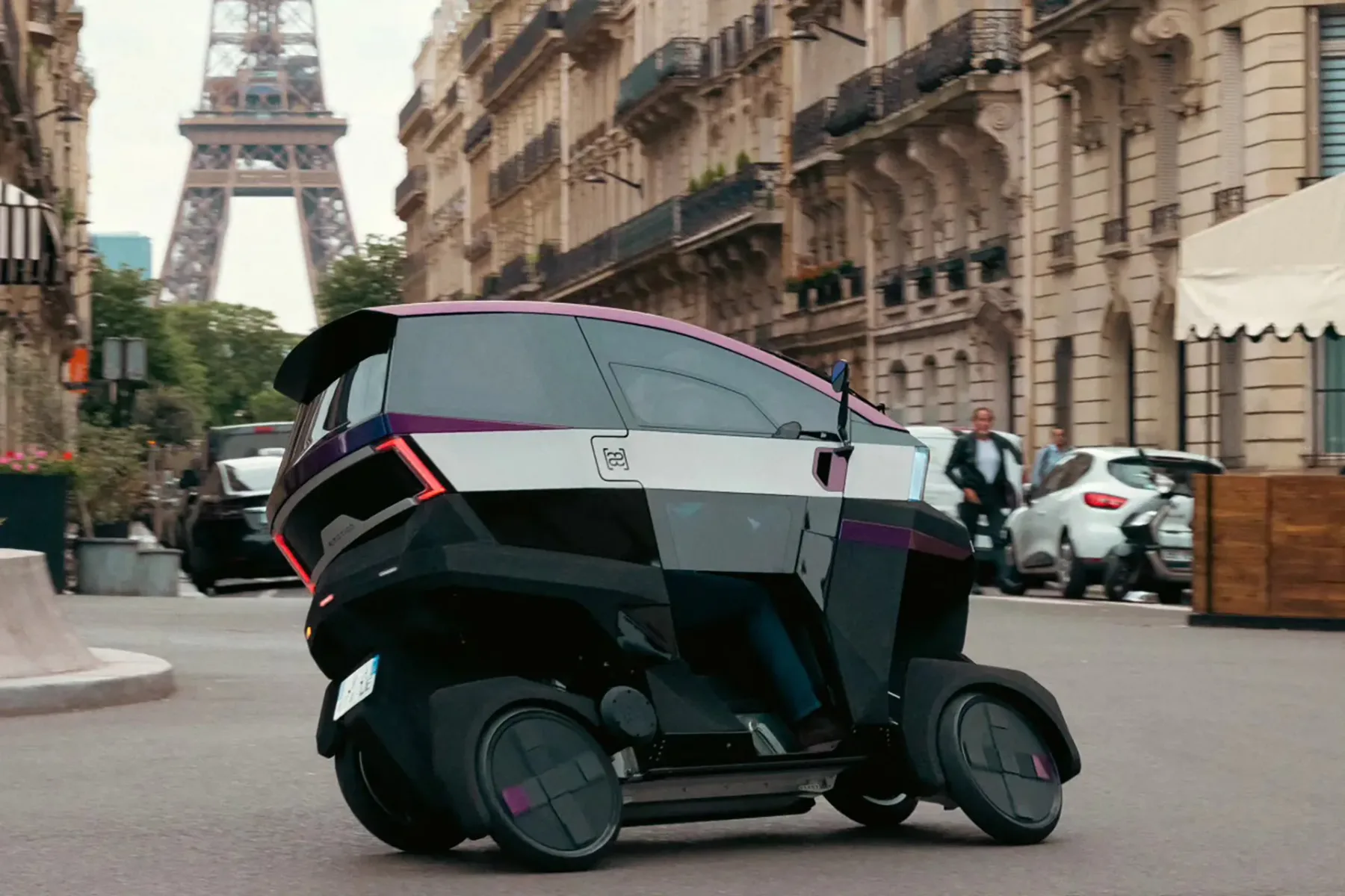 AE Motion: Majhen električni nagibni čudež, ki združuje motocikel in avtomobil