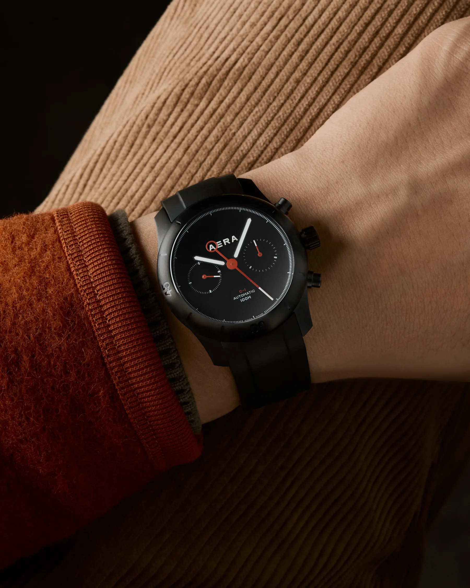 Aera C-1 Shadow: Ko tema postane ultimativni luksuz in minimalizem dobi zobe