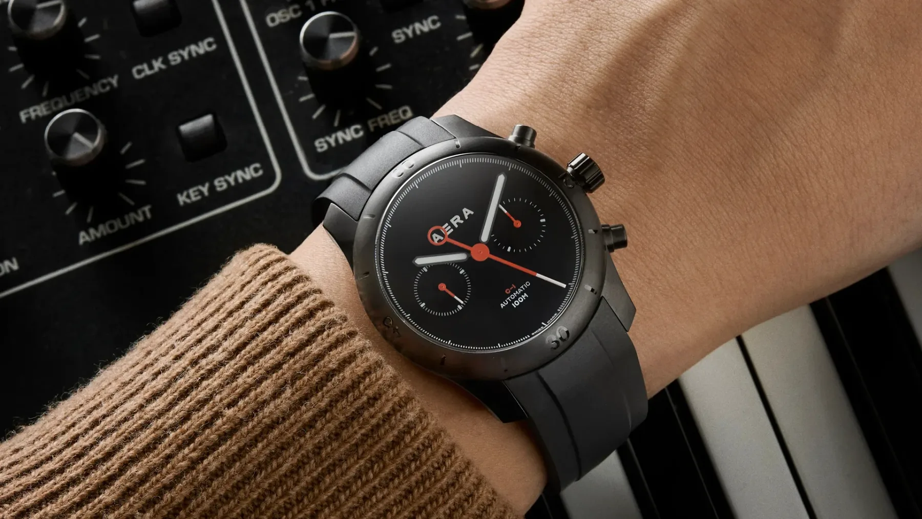 Aera C-1 Shadow: Ko tema postane ultimativni luksuz in minimalizem dobi zobe