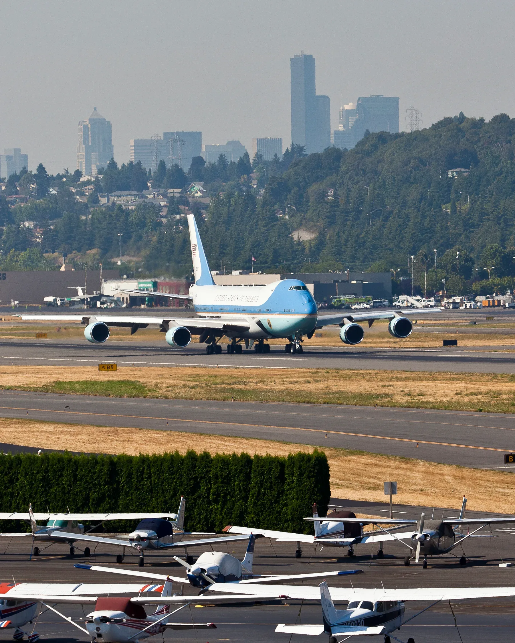 Air Force One: 5 šokantnih dejstev o najbolj brutalnem letalu na svetu, ki niso izmišljena