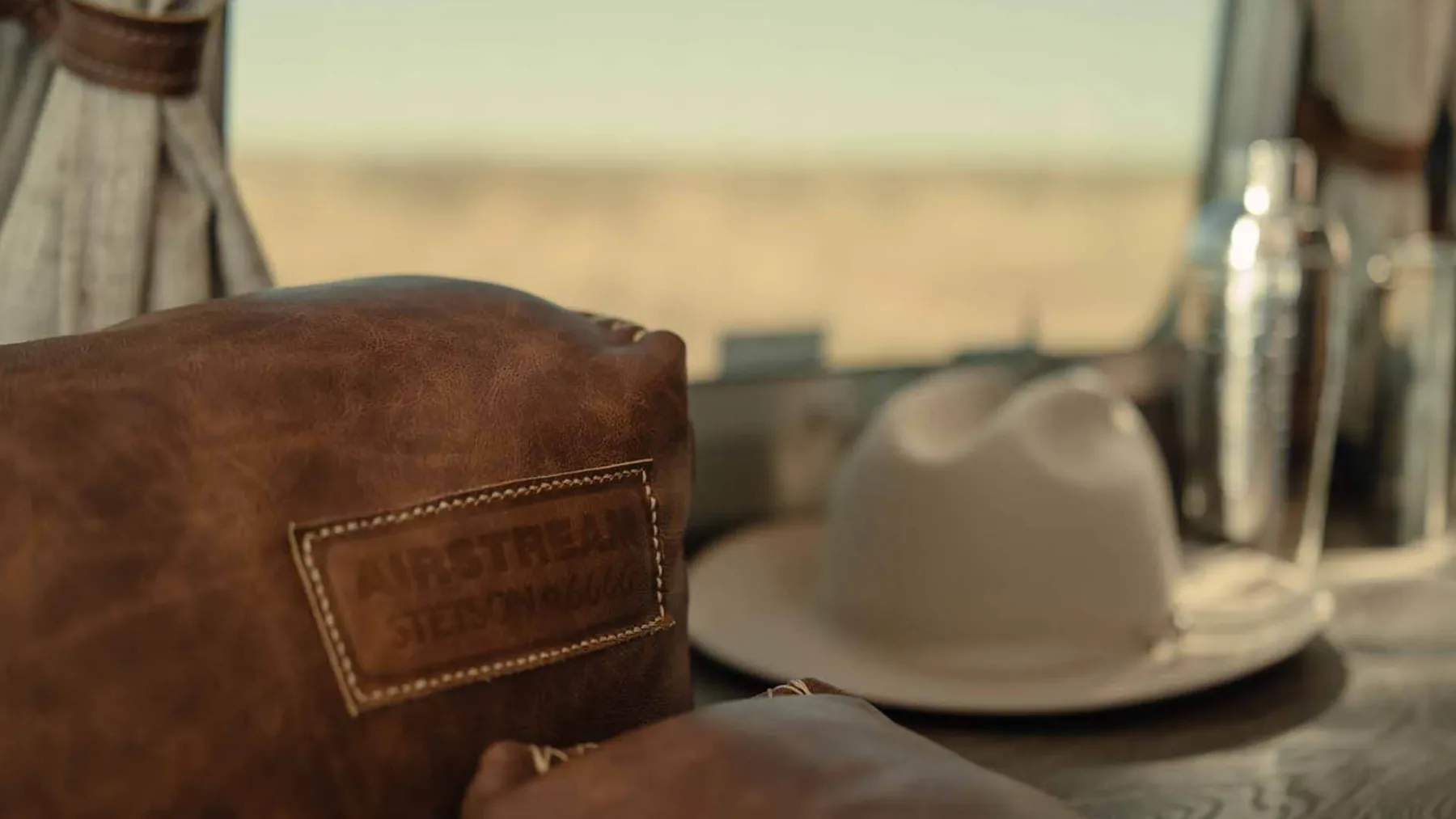 Airstream Stetson + 6666 Special Edition: Mobilni “saloon”, zaradi katerega boste želeli prodati hišo in kupiti kavbojske škornje
