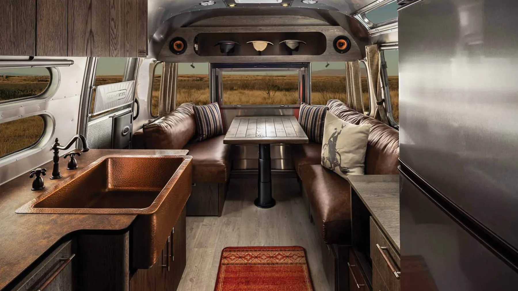 Airstream Stetson + 6666 Special Edition: Mobilni “saloon”, zaradi katerega boste želeli prodati hišo in kupiti kavbojske škornje