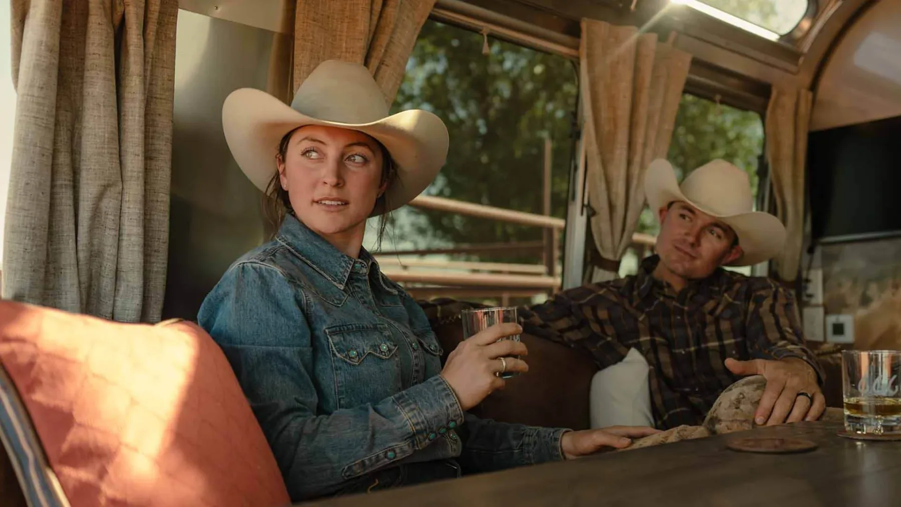 Airstream Stetson + 6666 Special Edition: Mobilni “saloon”, zaradi katerega boste želeli prodati hišo in kupiti kavbojske škornje
