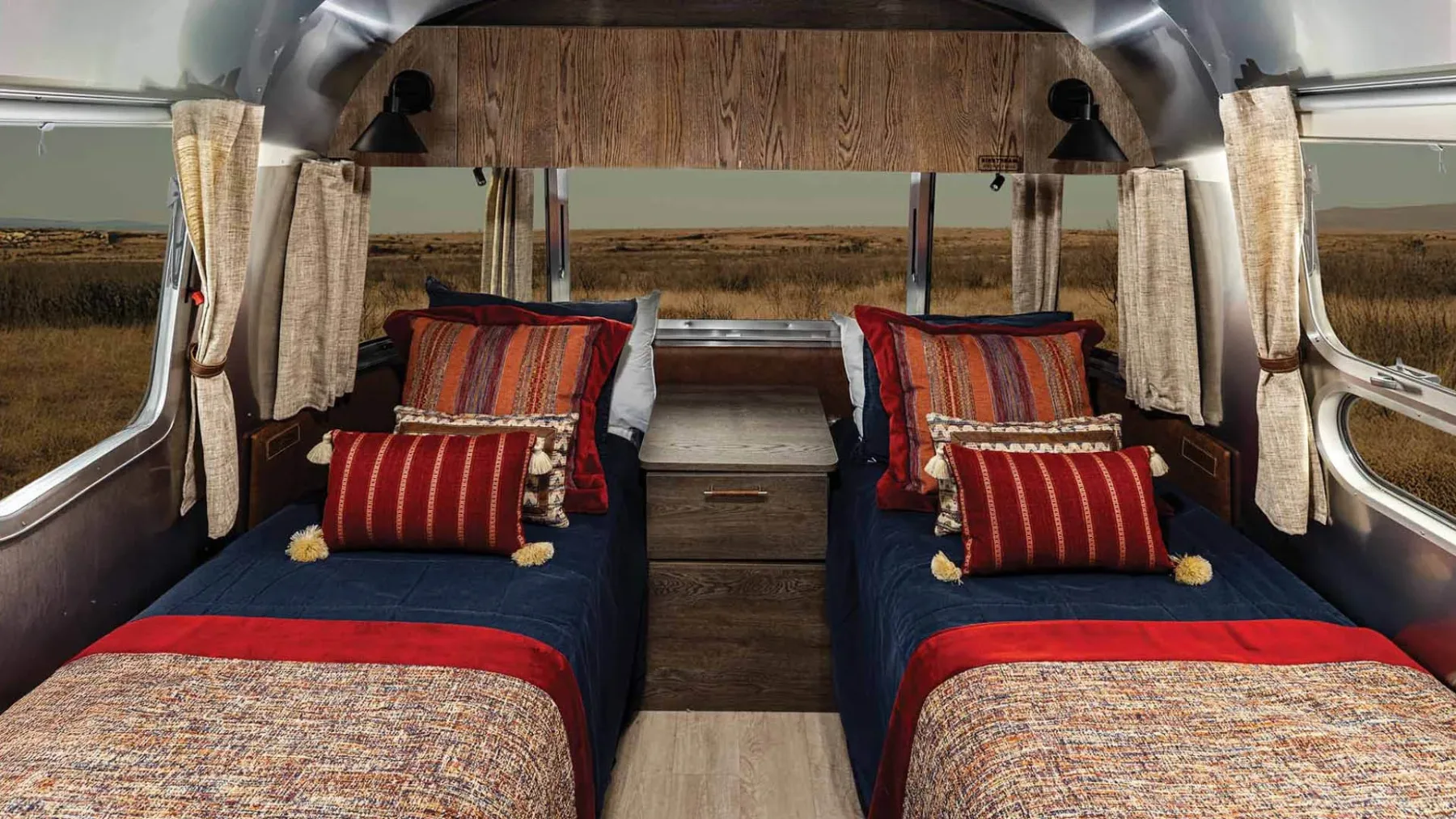 Airstream Stetson + 6666 Special Edition: Mobilni “saloon”, zaradi katerega boste želeli prodati hišo in kupiti kavbojske škornje