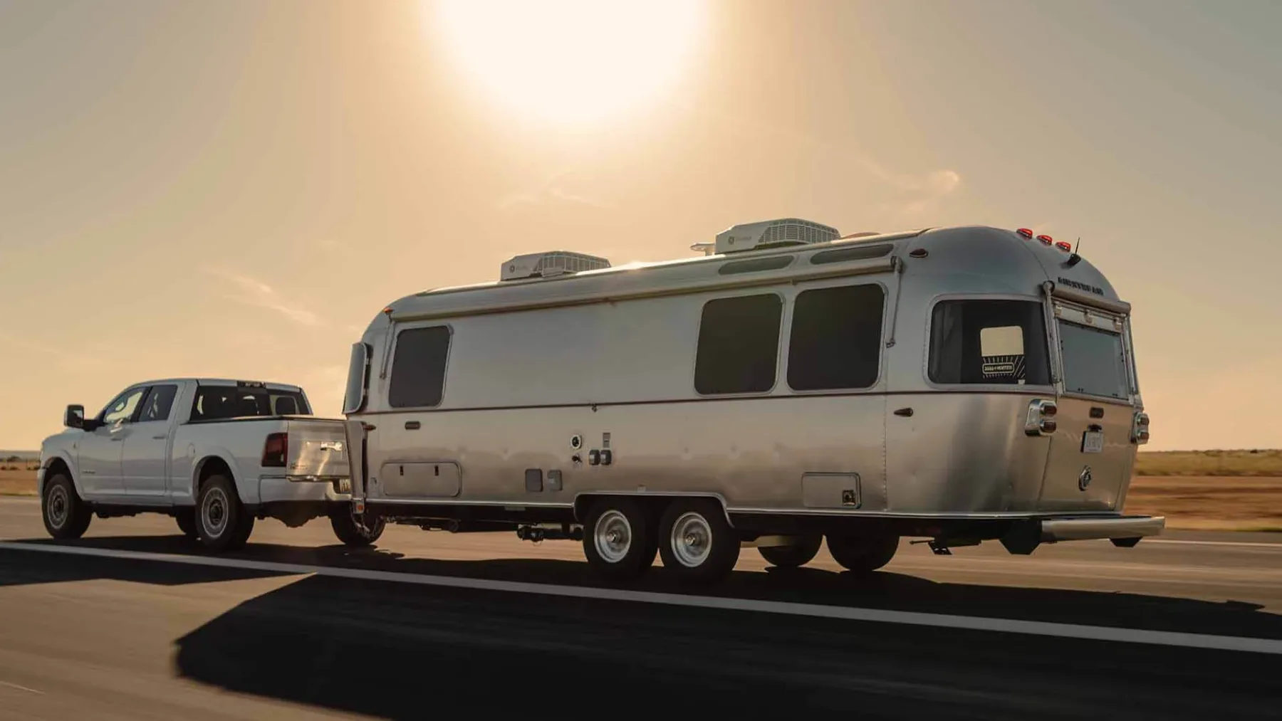 Airstream Stetson + 6666 Special Edition: Mobilni “saloon”, zaradi katerega boste želeli prodati hišo in kupiti kavbojske škornje