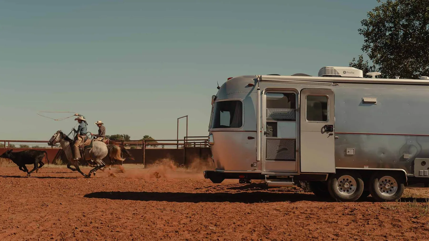 Airstream Stetson + 6666 Special Edition: Mobilni “saloon”, zaradi katerega boste želeli prodati hišo in kupiti kavbojske škornje