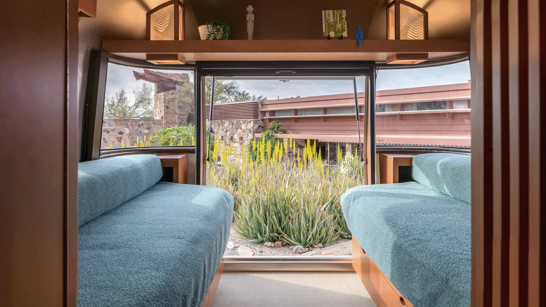 Airstream x Frank Lloyd Wright: Umetnost na kolesih, ki redefinira luksuzno kampiranje