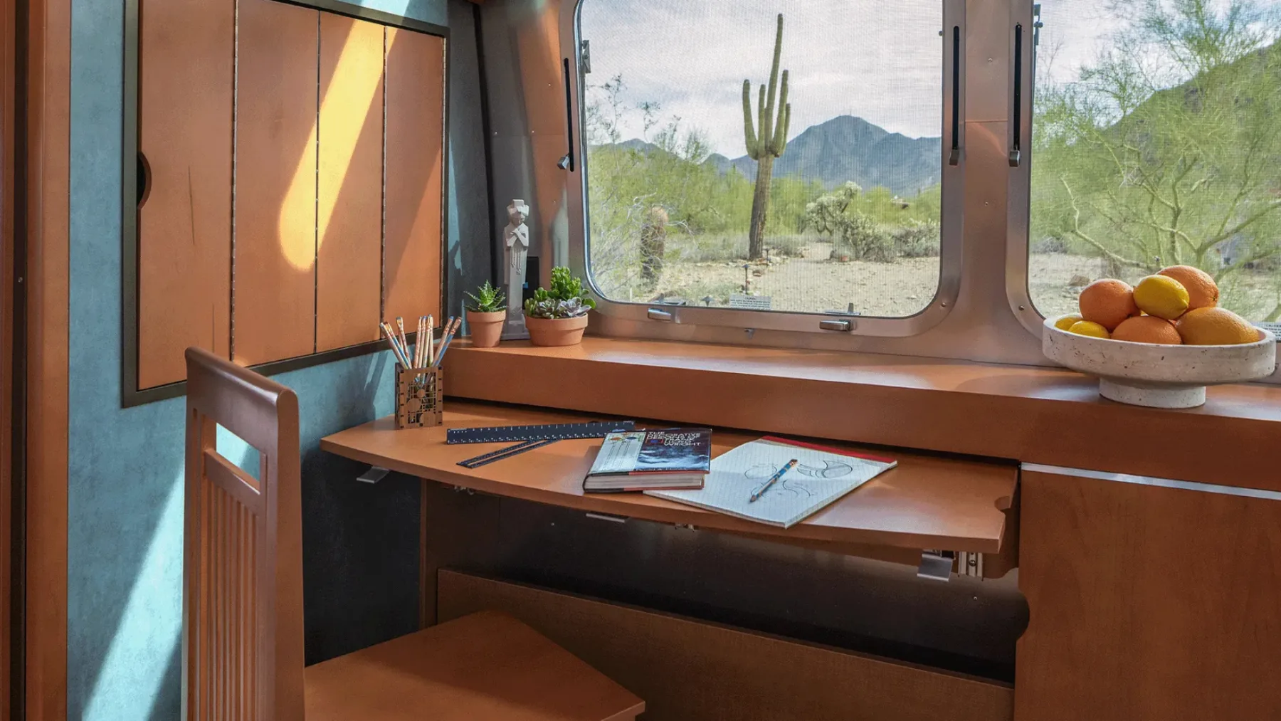 Airstream x Frank Lloyd Wright: Umetnost na kolesih, ki redefinira luksuzno kampiranje