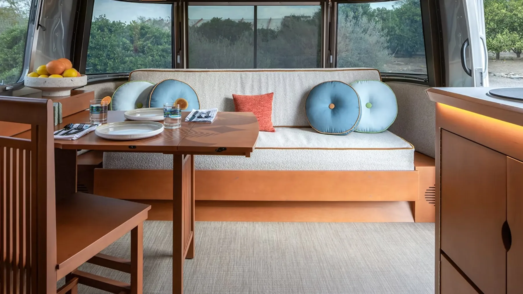Airstream x Frank Lloyd Wright: Umetnost na kolesih, ki redefinira luksuzno kampiranje