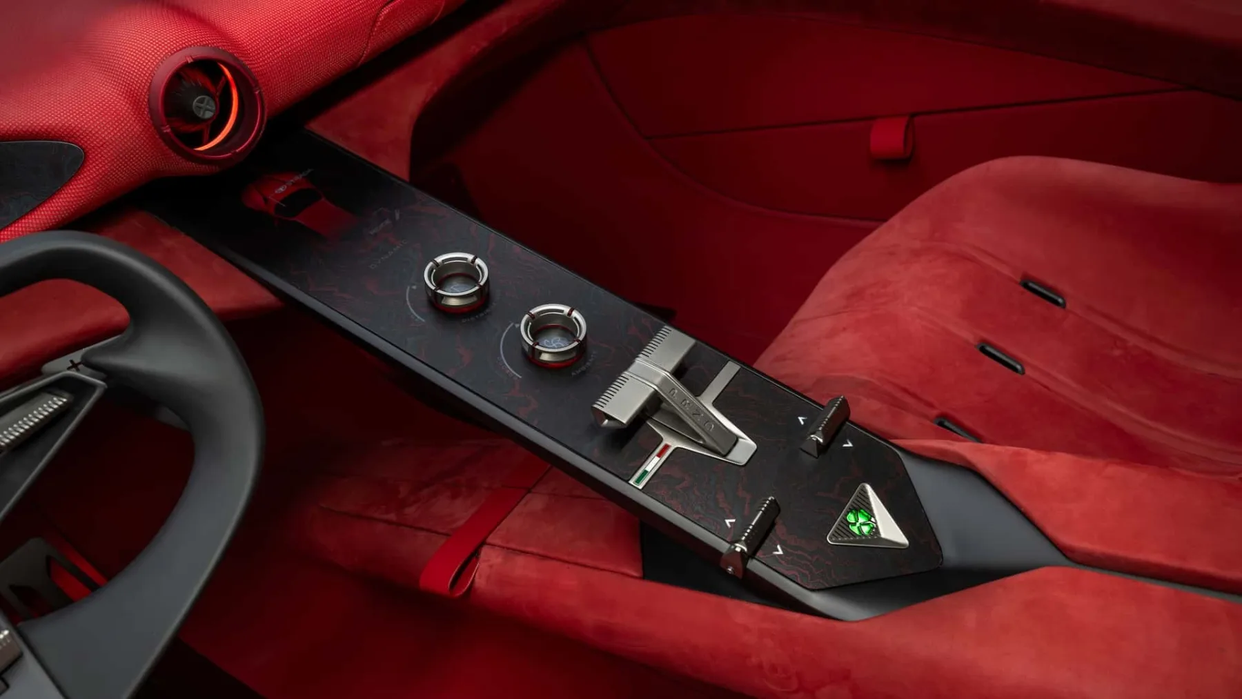 Manj zaslonov, več strasti: Alfa Romeo Cuorerosso v avtomobile vrača prave gumbe