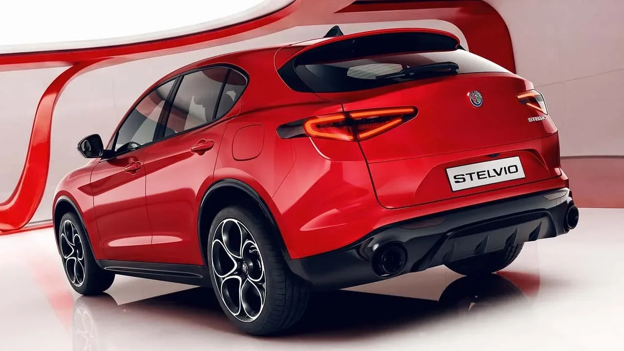 Alfa Romeo Giulia in Stelvio Pack Performance: zvezdnica, ki noče v pokoj – in hvala bogu za to