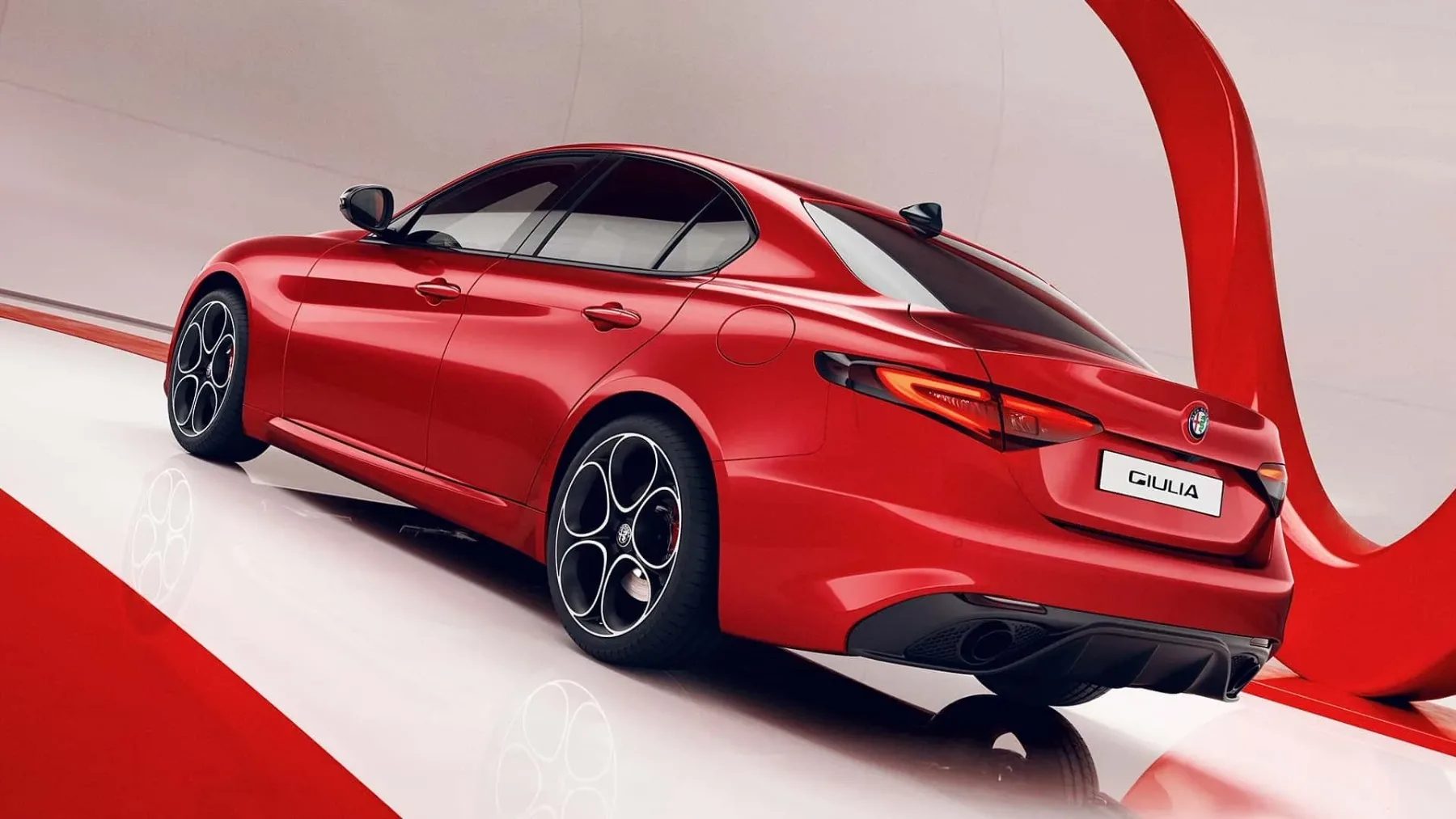 Alfa Romeo Giulia in Stelvio Pack Performance: zvezdnica, ki noče v pokoj – in hvala bogu za to