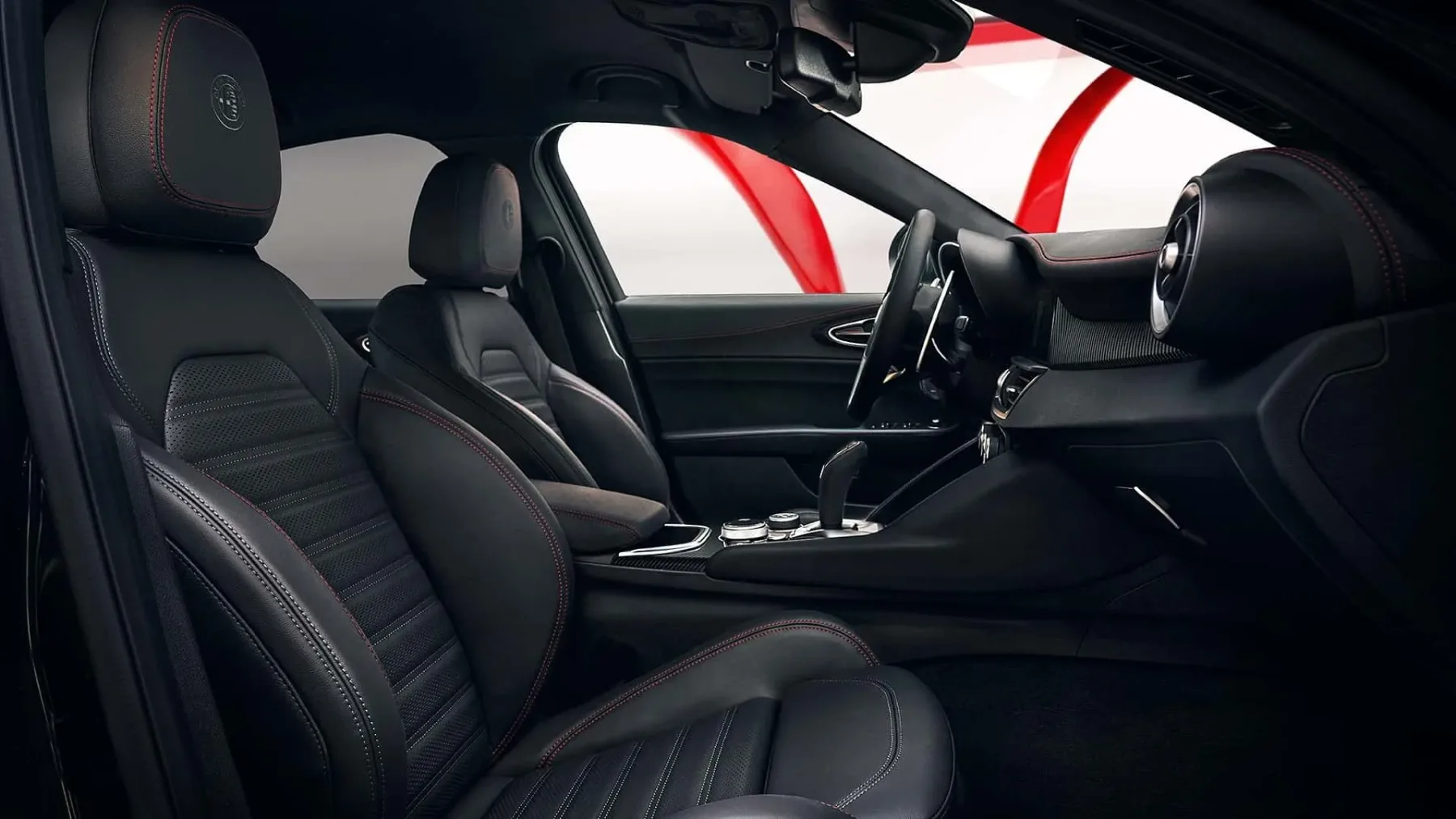 Alfa Romeo Giulia in Stelvio Pack Performance: zvezdnica, ki noče v pokoj – in hvala bogu za to