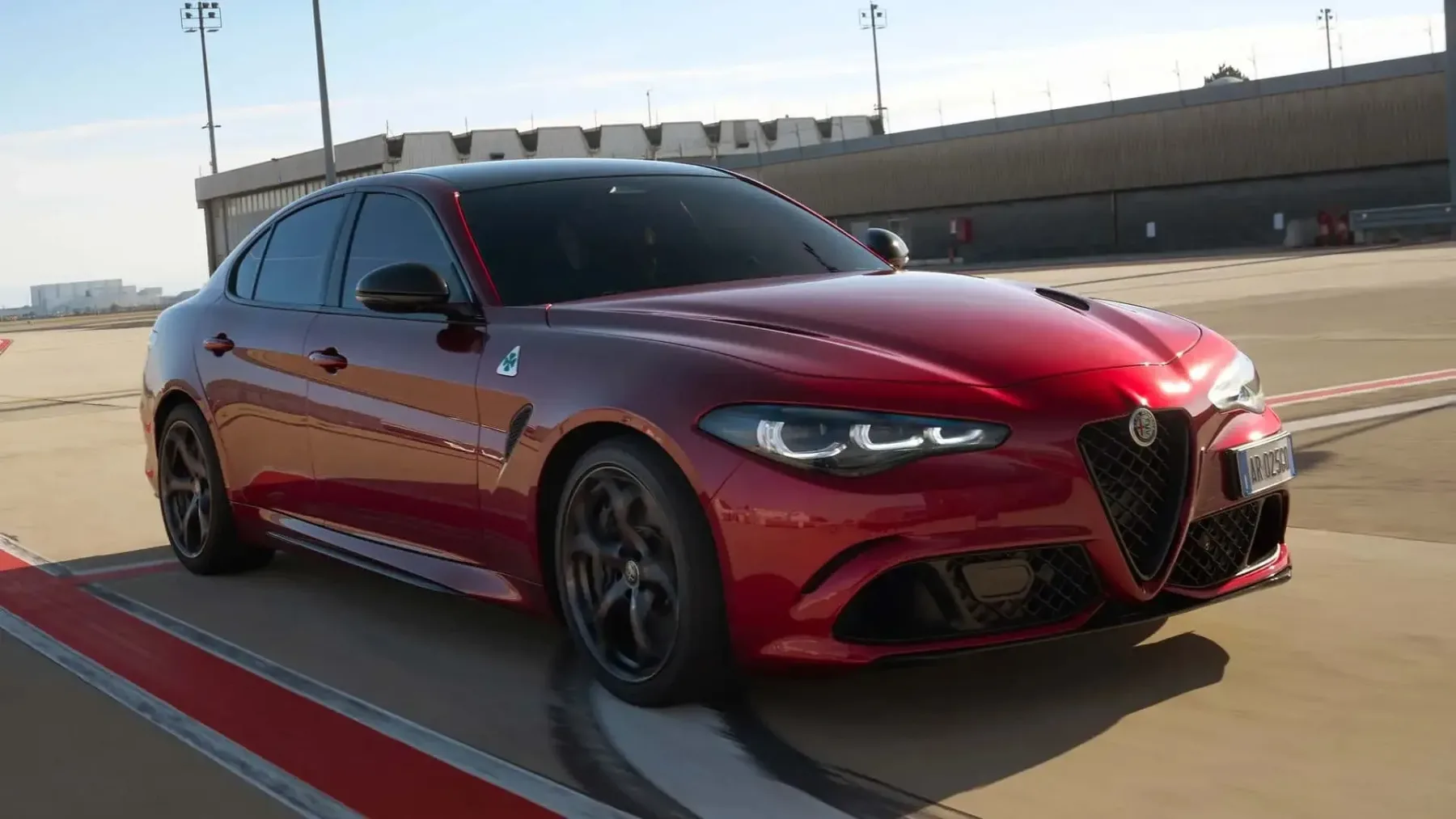 Alfa Romeo Giulia in Stelvio Quadrifoglio ‘Collezione’: V-6 se vrača, ker elektrika (še) ni dovolj seksi