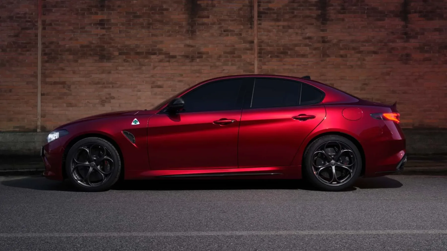 Alfa Romeo Giulia in Stelvio Quadrifoglio ‘Collezione’: V-6 se vrača, ker elektrika (še) ni dovolj seksi