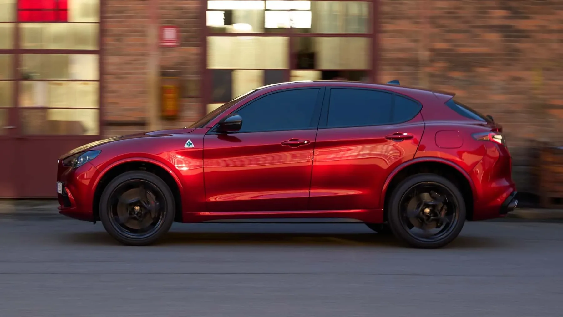 Alfa Romeo Giulia in Stelvio Quadrifoglio ‘Collezione’: V-6 se vrača, ker elektrika (še) ni dovolj seksi