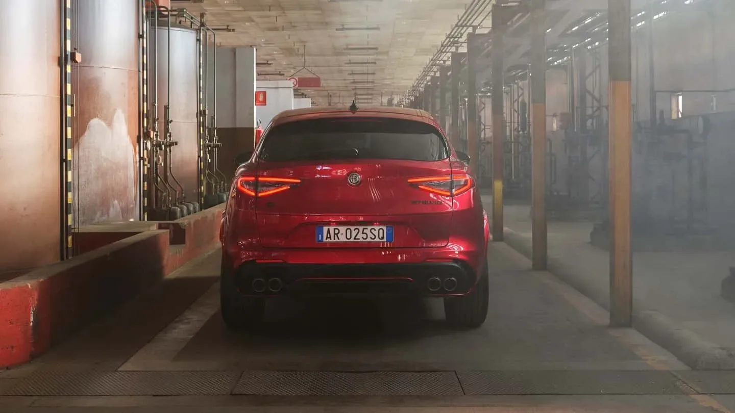 Alfa Romeo Giulia in Stelvio Quadrifoglio ‘Collezione’: V-6 se vrača, ker elektrika (še) ni dovolj seksi