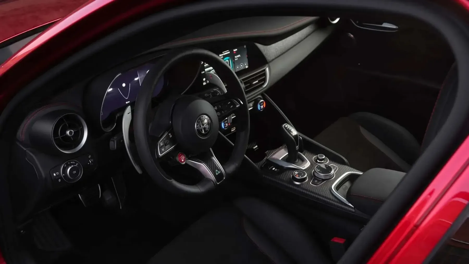 Alfa Romeo Giulia in Stelvio Quadrifoglio ‘Collezione’: V-6 se vrača, ker elektrika (še) ni dovolj seksi