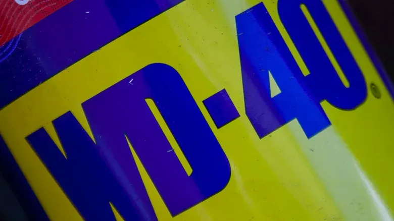 WD-40 in usnjeni avtomobilski sedeži