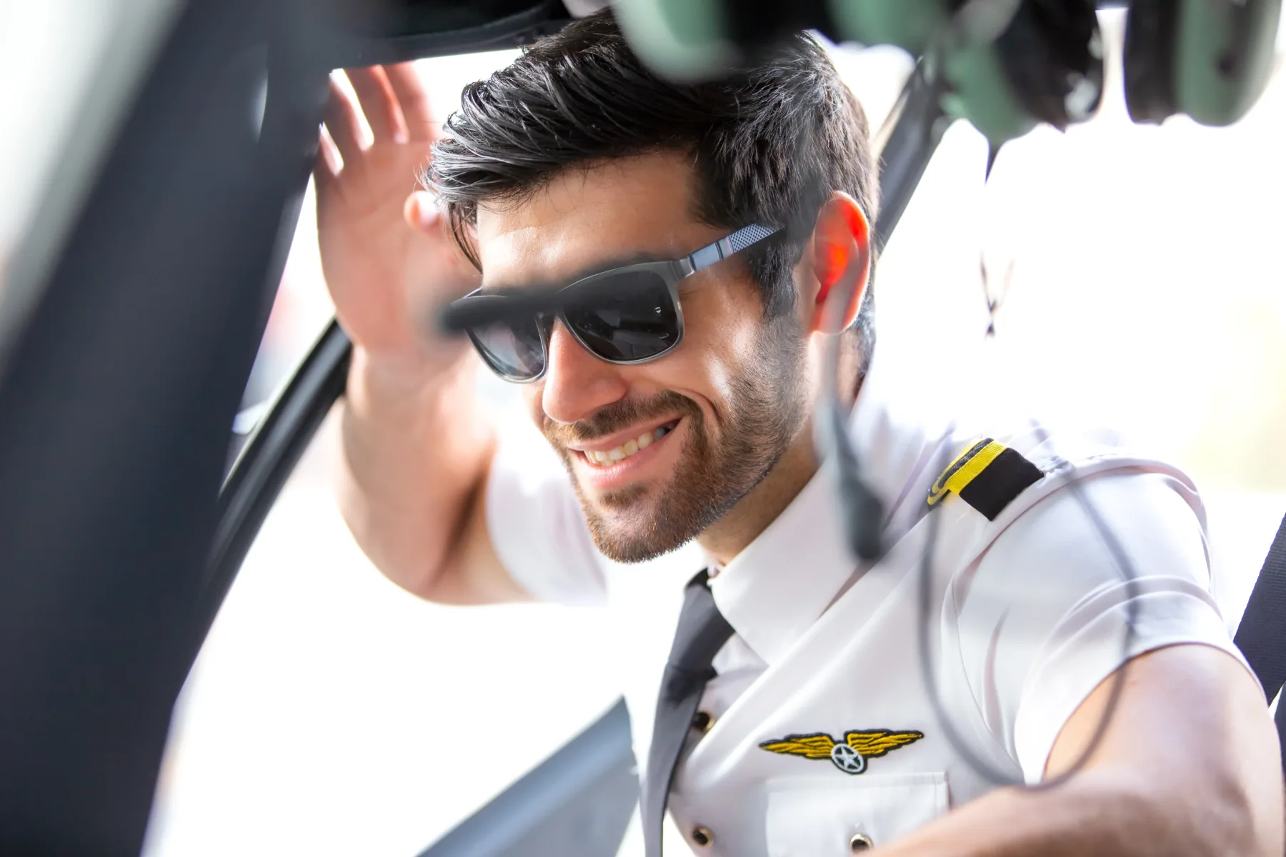 Ali piloti res ne smejo imeti brade? Preverite, zakaj…